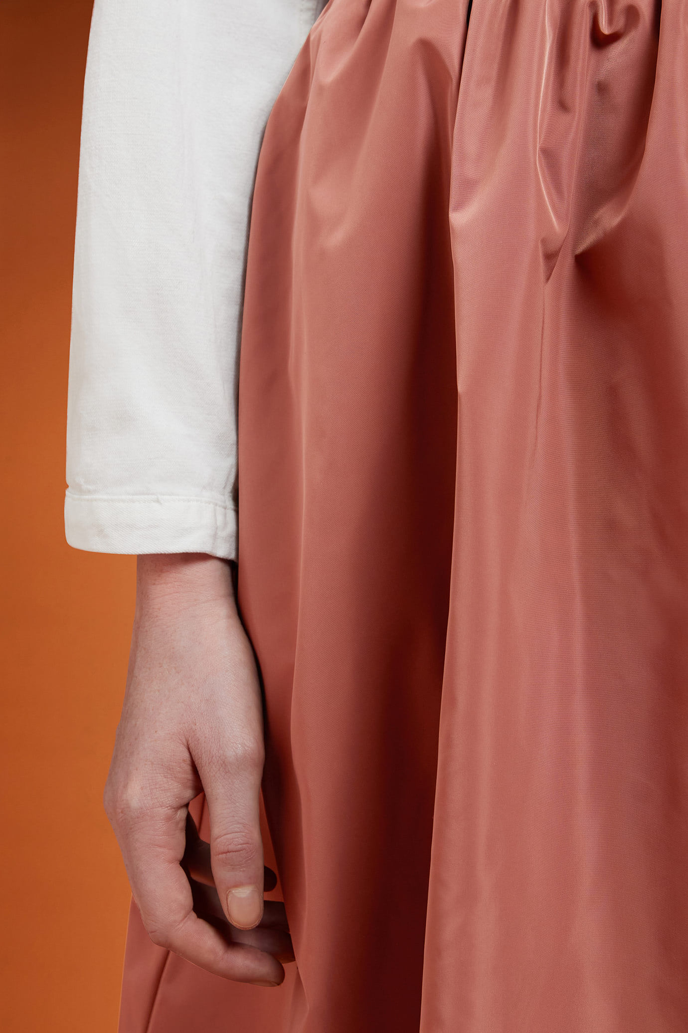 Jupe longue ballon pour femme en taffetas uni avec taille élastiquée, coupe classique image number 3