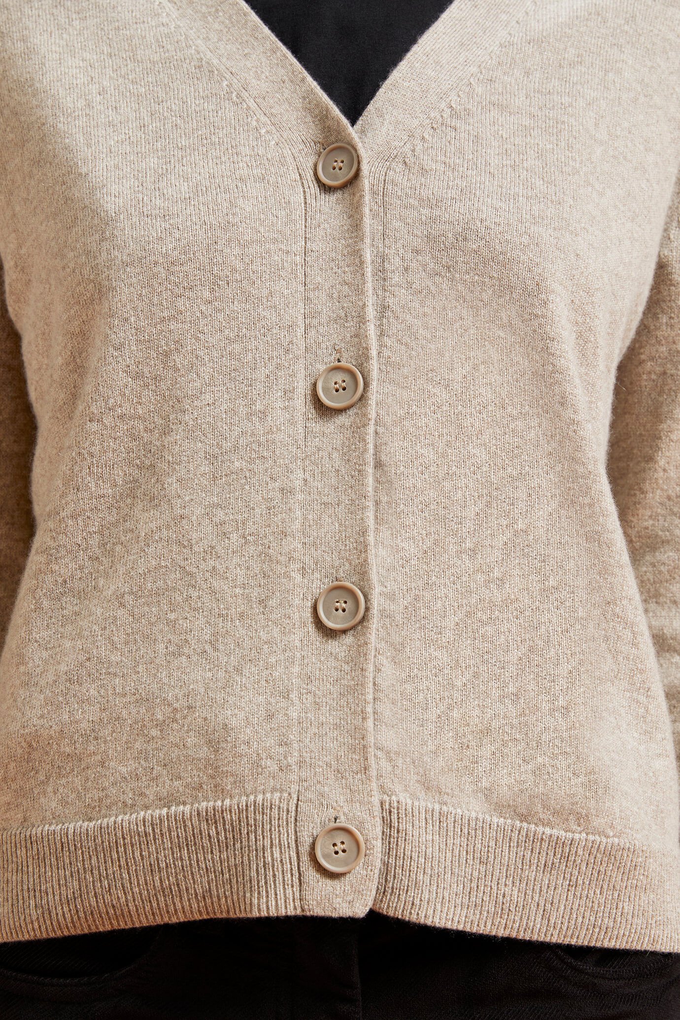 Women's regular fit crew neck cardigan in 100% cashmere image number 2