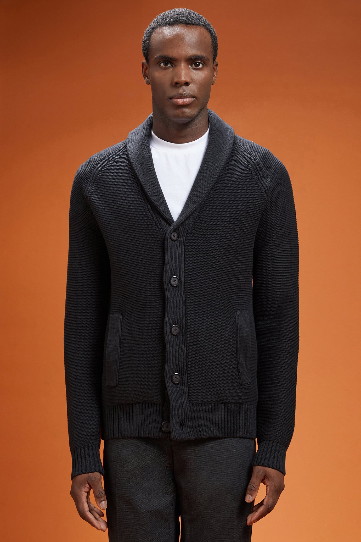 Cardigan uomo con collo sciallato 100% cotone regular fit image number 0