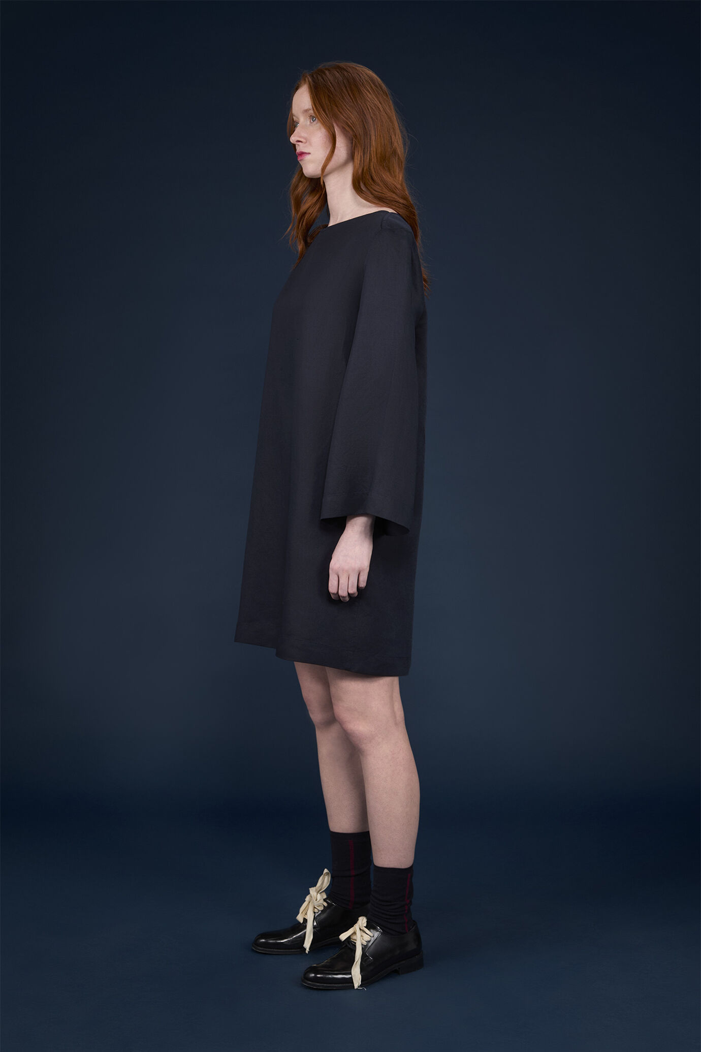 Short A-line dress with three-quarter sleeves and slits image number 2