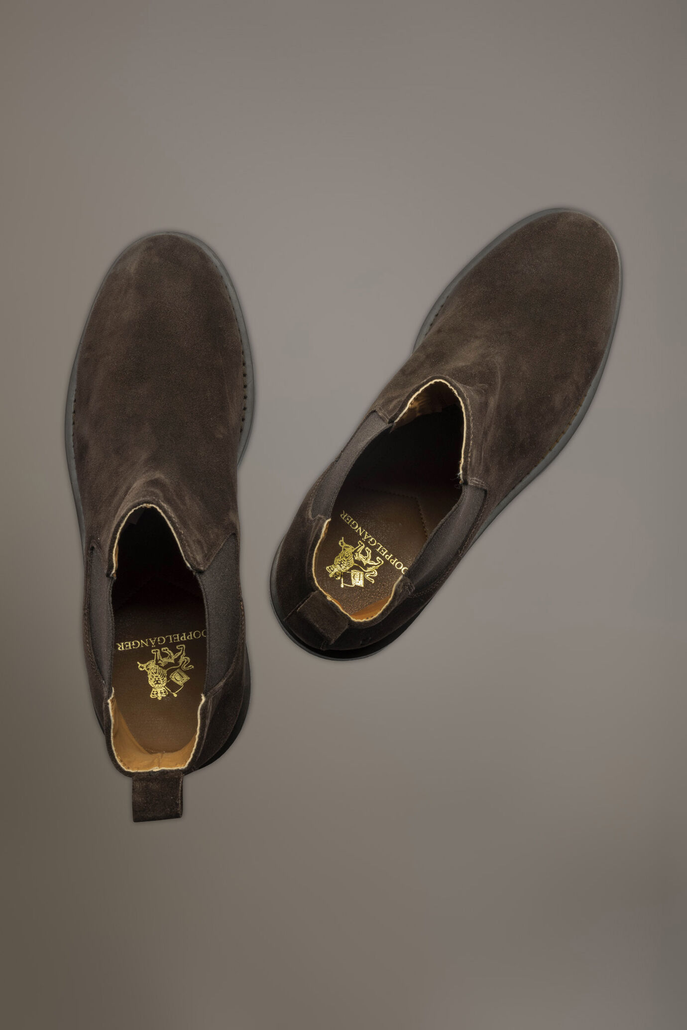 Chelsea boots 100% suede leather with rubber sole image number 2