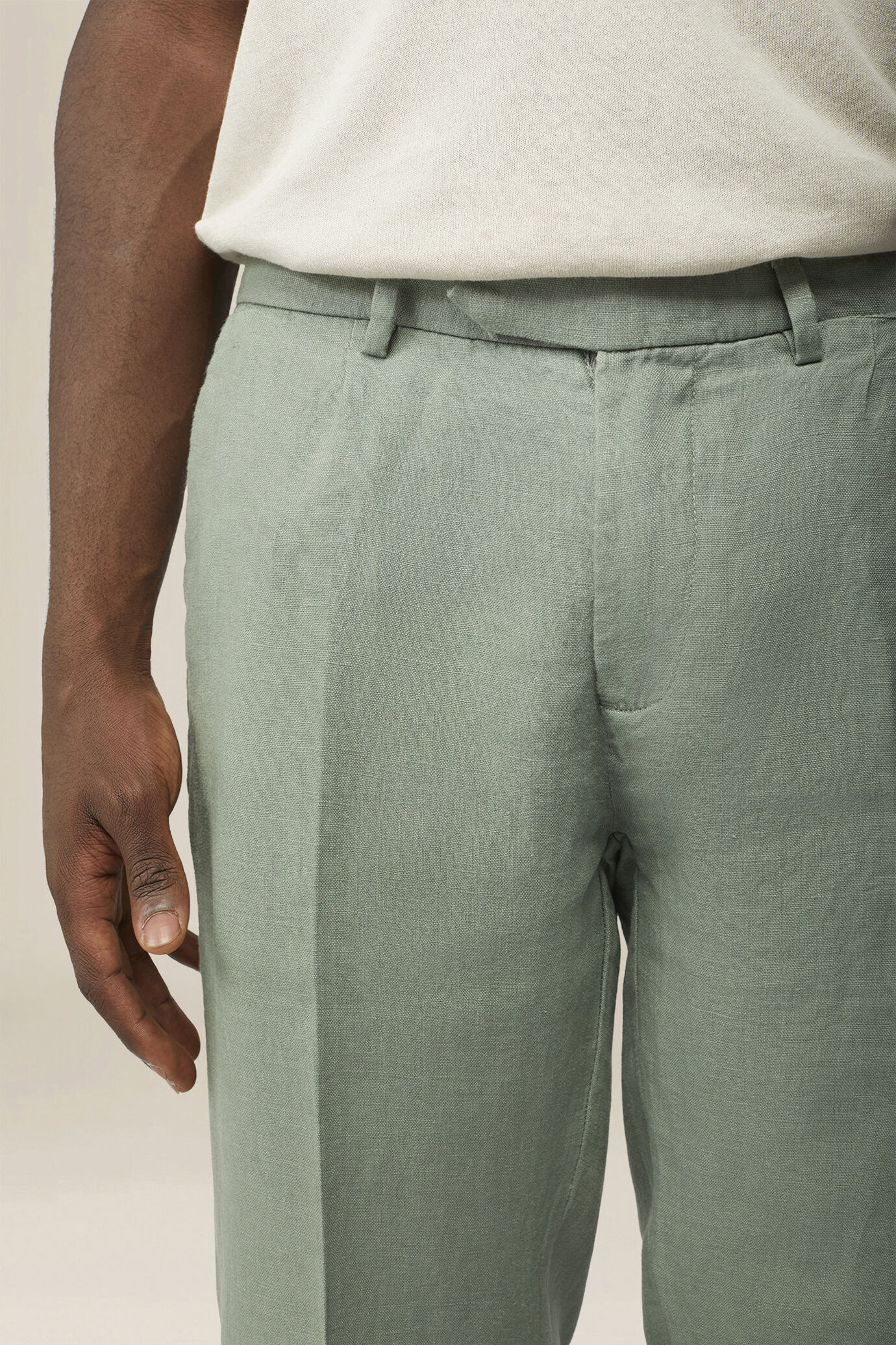 Men's trousers 100% linen with two small pleats and concealed button image number 2