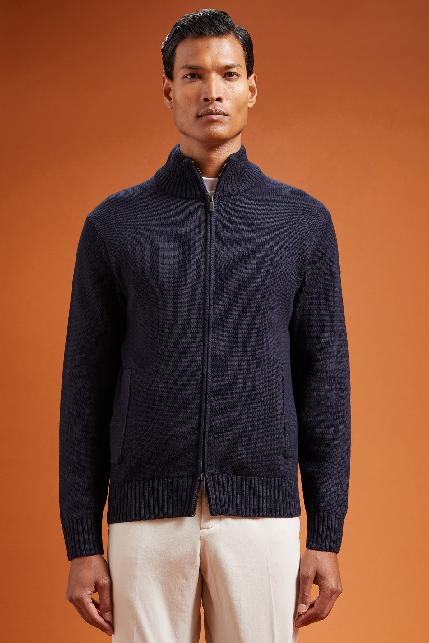 Herren-Strickjacke mit Reißverschluss und hohem Ausschnitt aus 100 % Baumwolle in normaler Passform image number 0