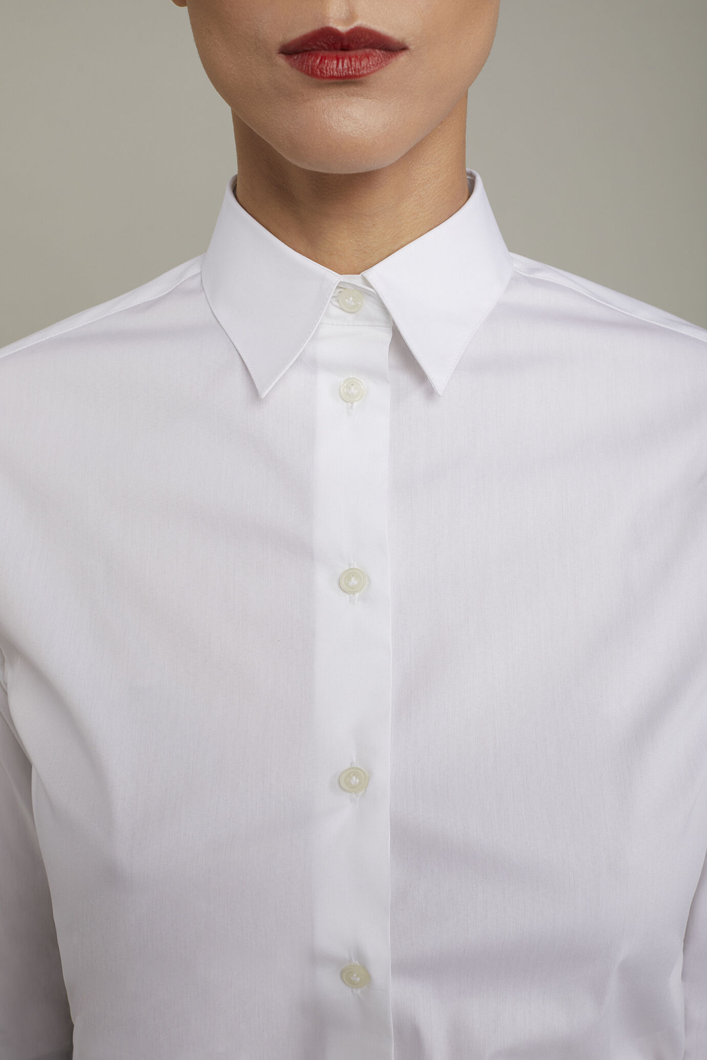 Camicia donna classica in cotone stretch tinta unita image number 3