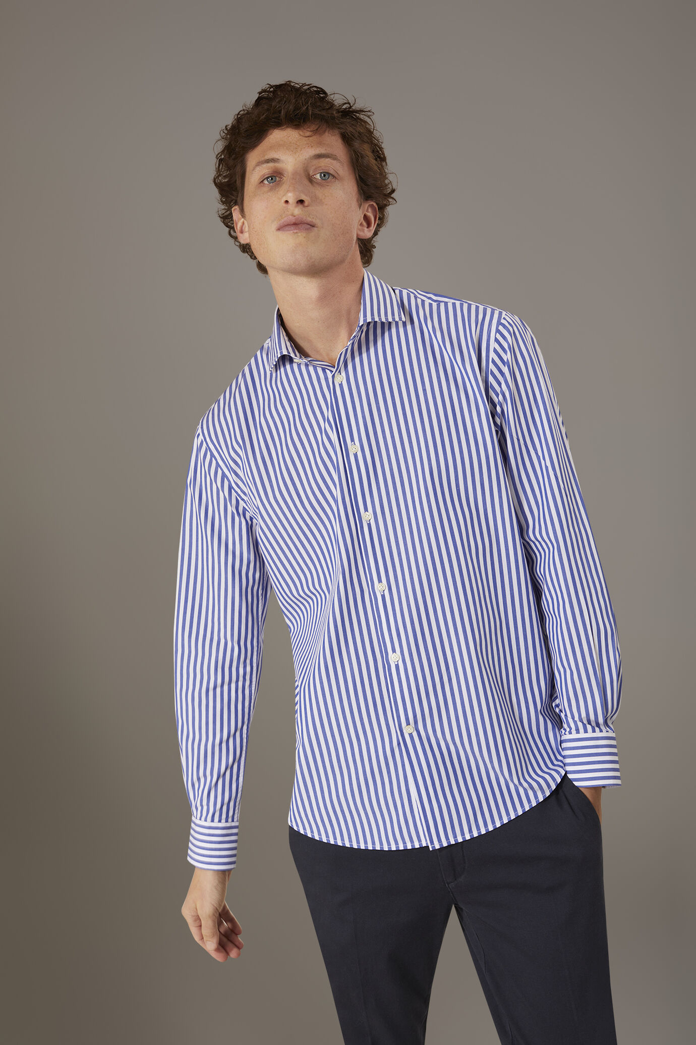 Chemise classique lavé col français fit confortable tissu fil rayé teint image number 0