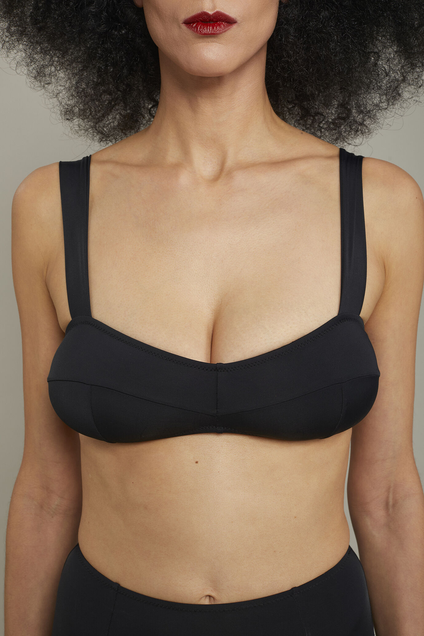 Women’s swimsuit in stretch fabric regular fit image number 4
