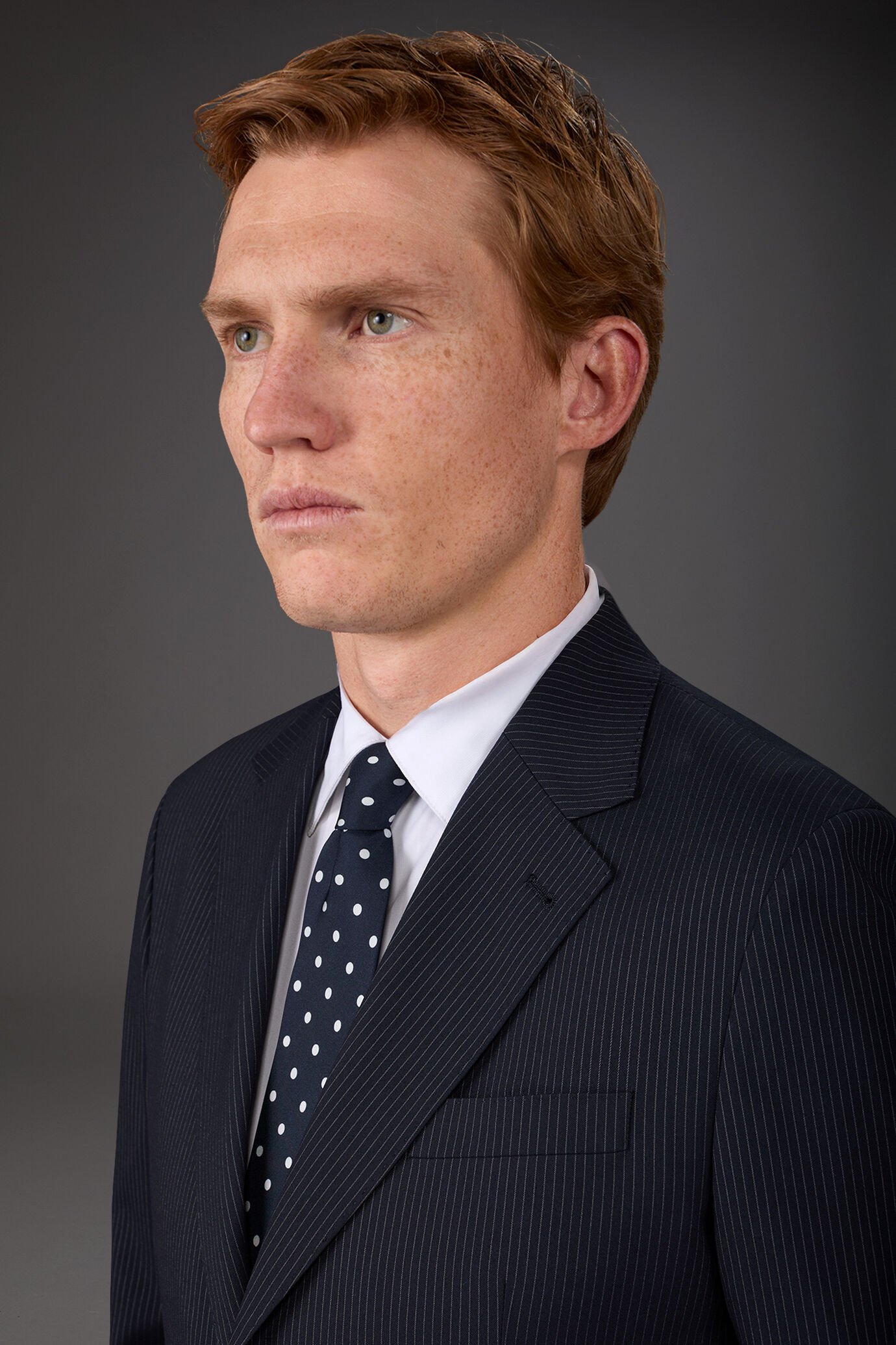 Single-breasted men's suit with flat front trousers in a pinstripe fabric image number 2