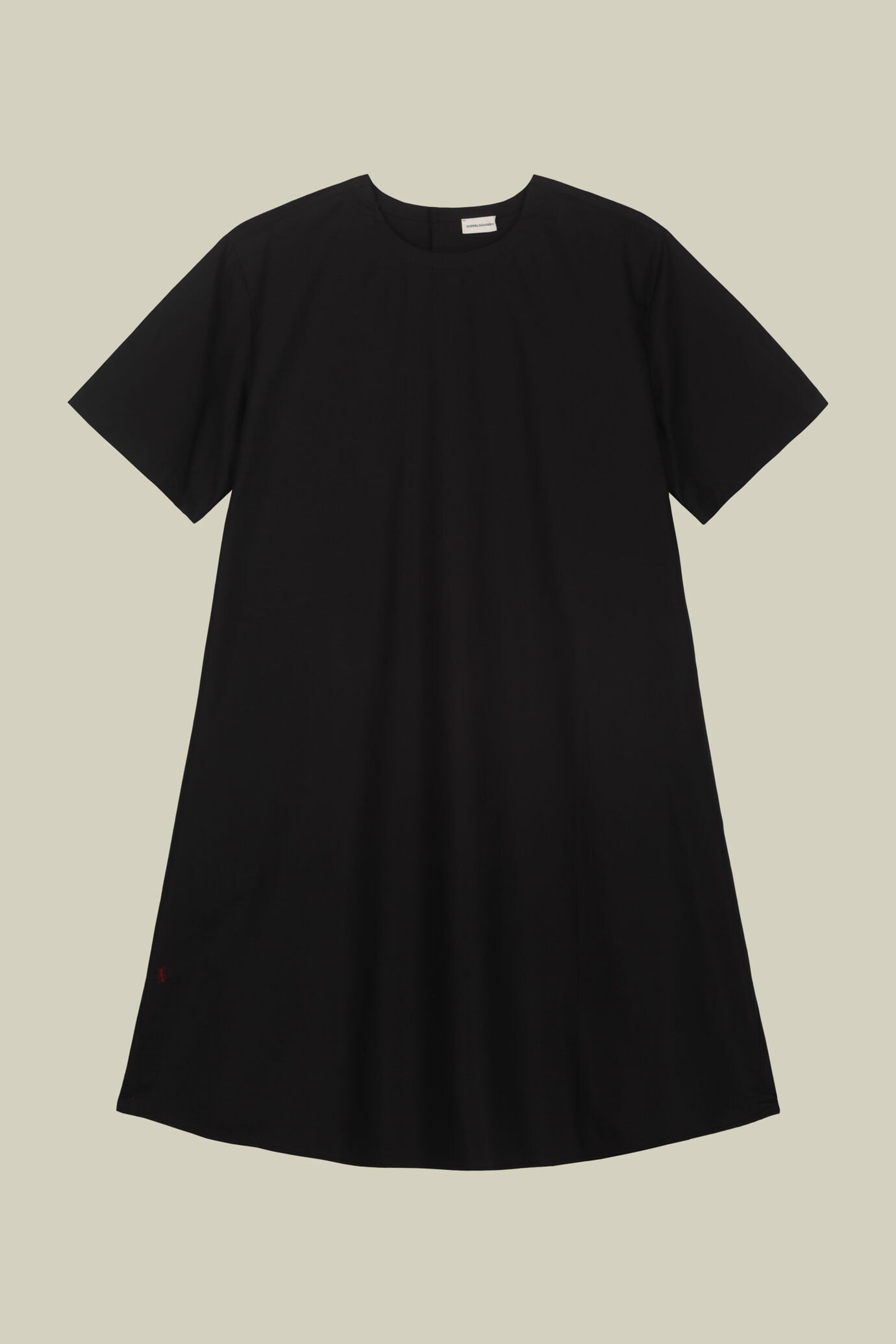 Kurzes, ausgestelltes Damenkleid mit kurzen Ärmeln und Seitentaschen