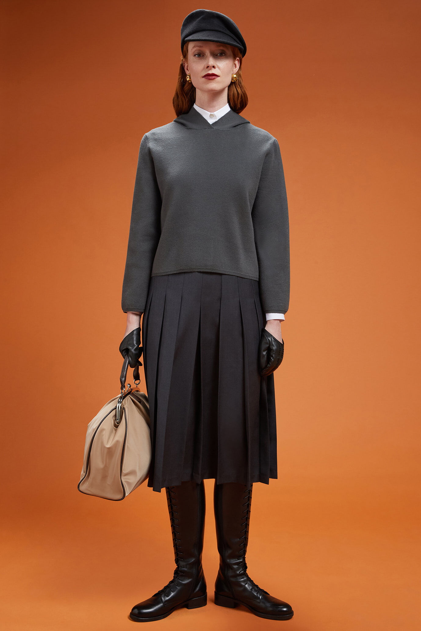 Maglia donna tinta unita con cappuccio e logo ricamato regular fit image number 1