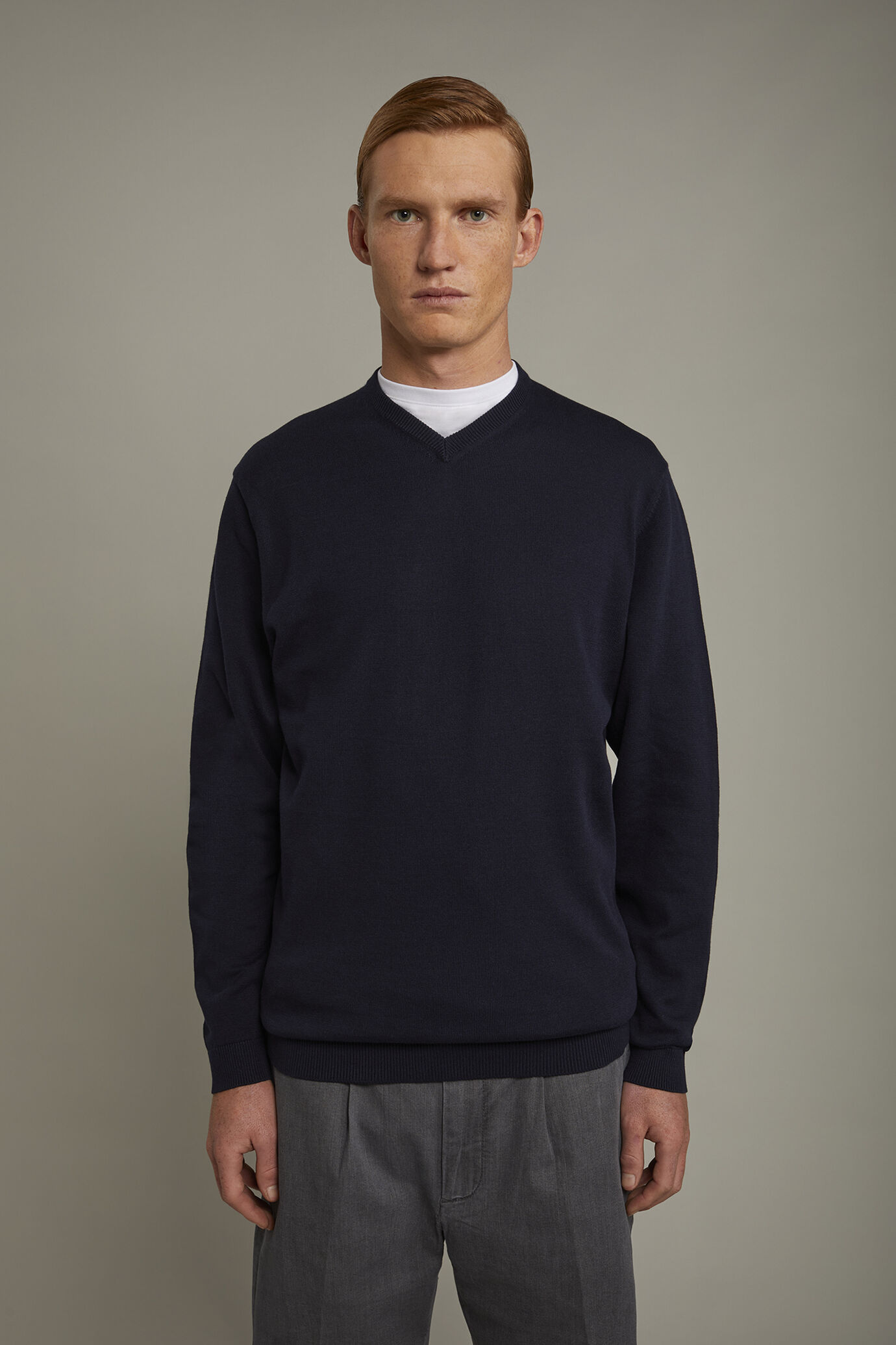 Herren-Pullover mit V-Ausschnitt aus 100 % Baumwolle in normaler Passform