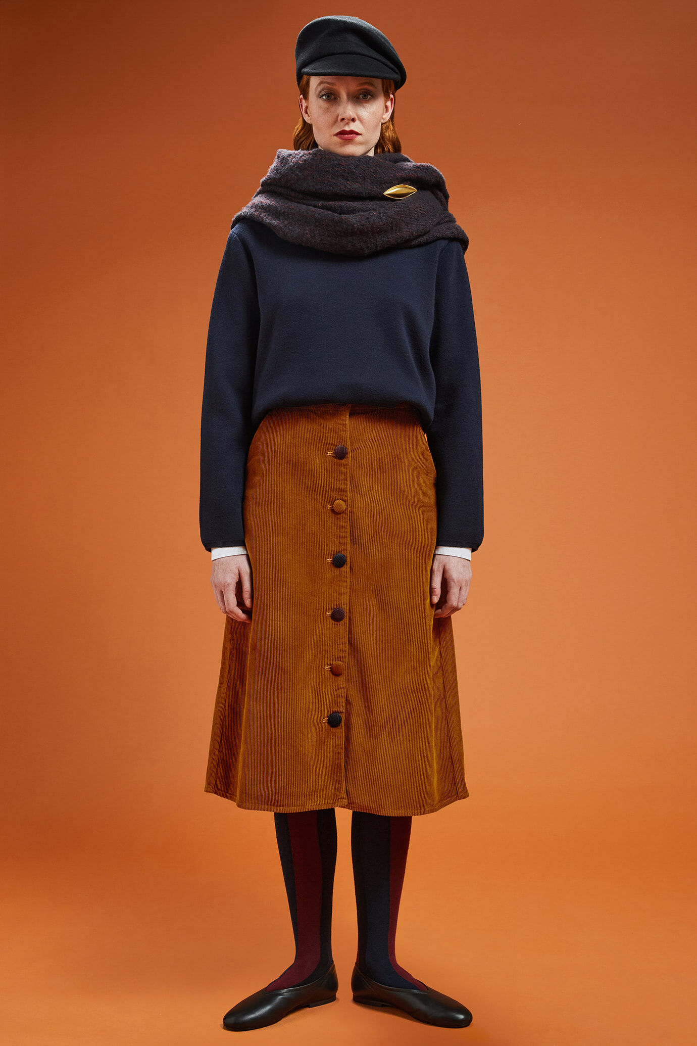 Women's regular fit midi skirt in plain corduroy