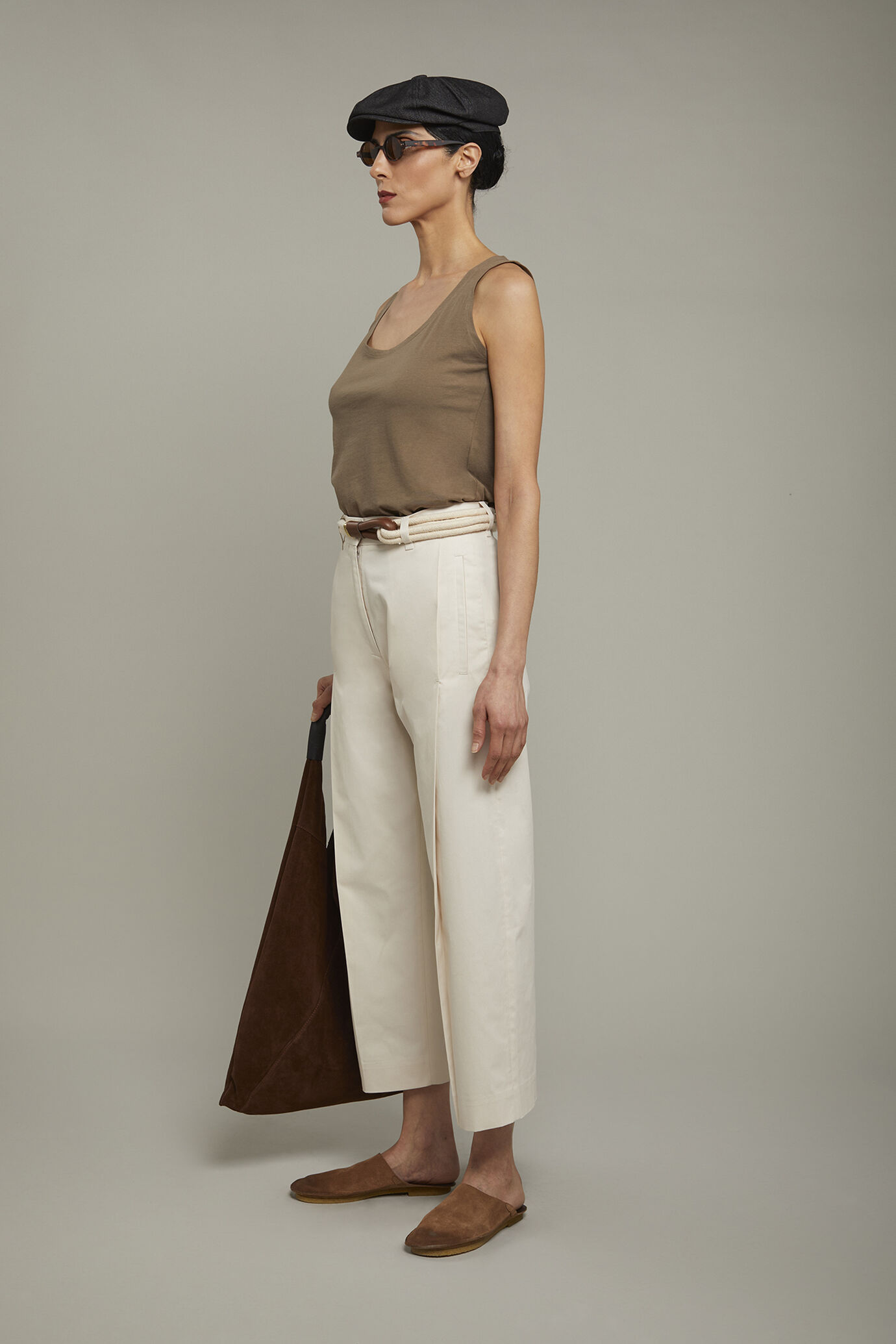 Pantalon femme uni en 100&nbsp;% coton uni coupe r&eacute;guli&egrave;re image number 1