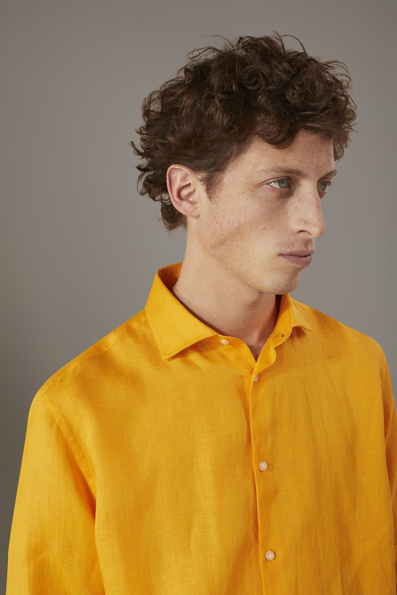 Casuales Hemd mit französischem Kragen und bequemer Passform aus 100% Leinen image number 1