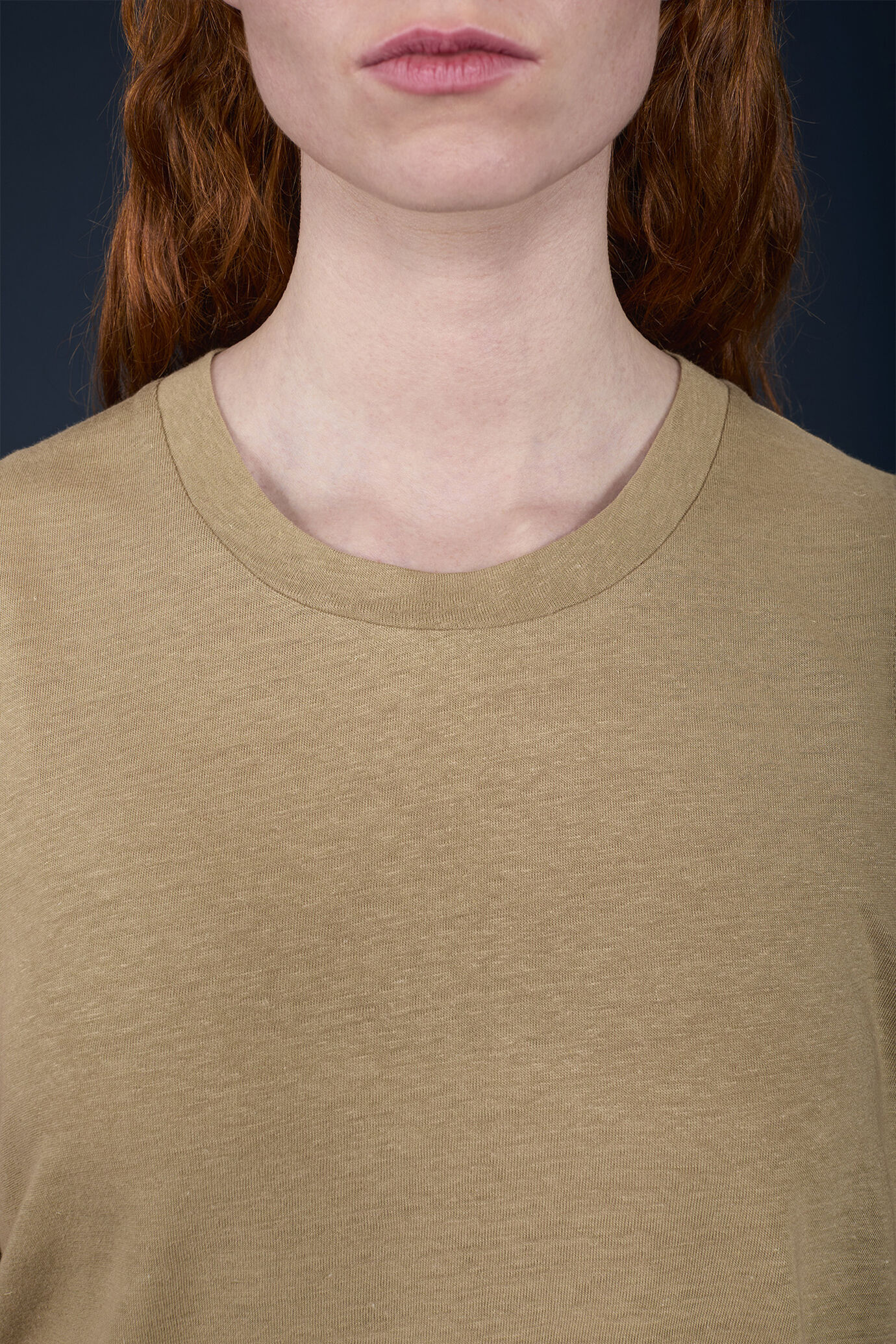 Women's crew-neck sleeveless top image number 2