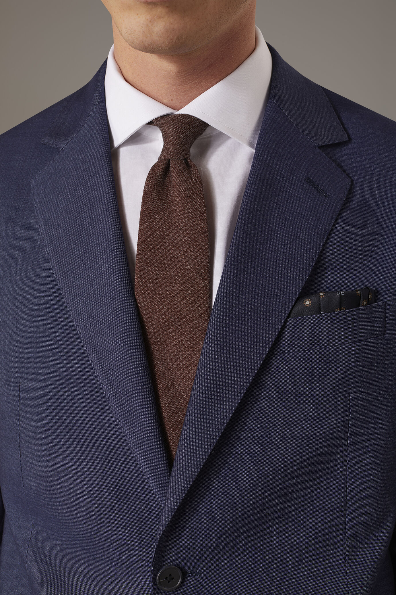 Einreihiger Anzug in normaler Passform aus Stoff mit Denim-Effekt image number 2