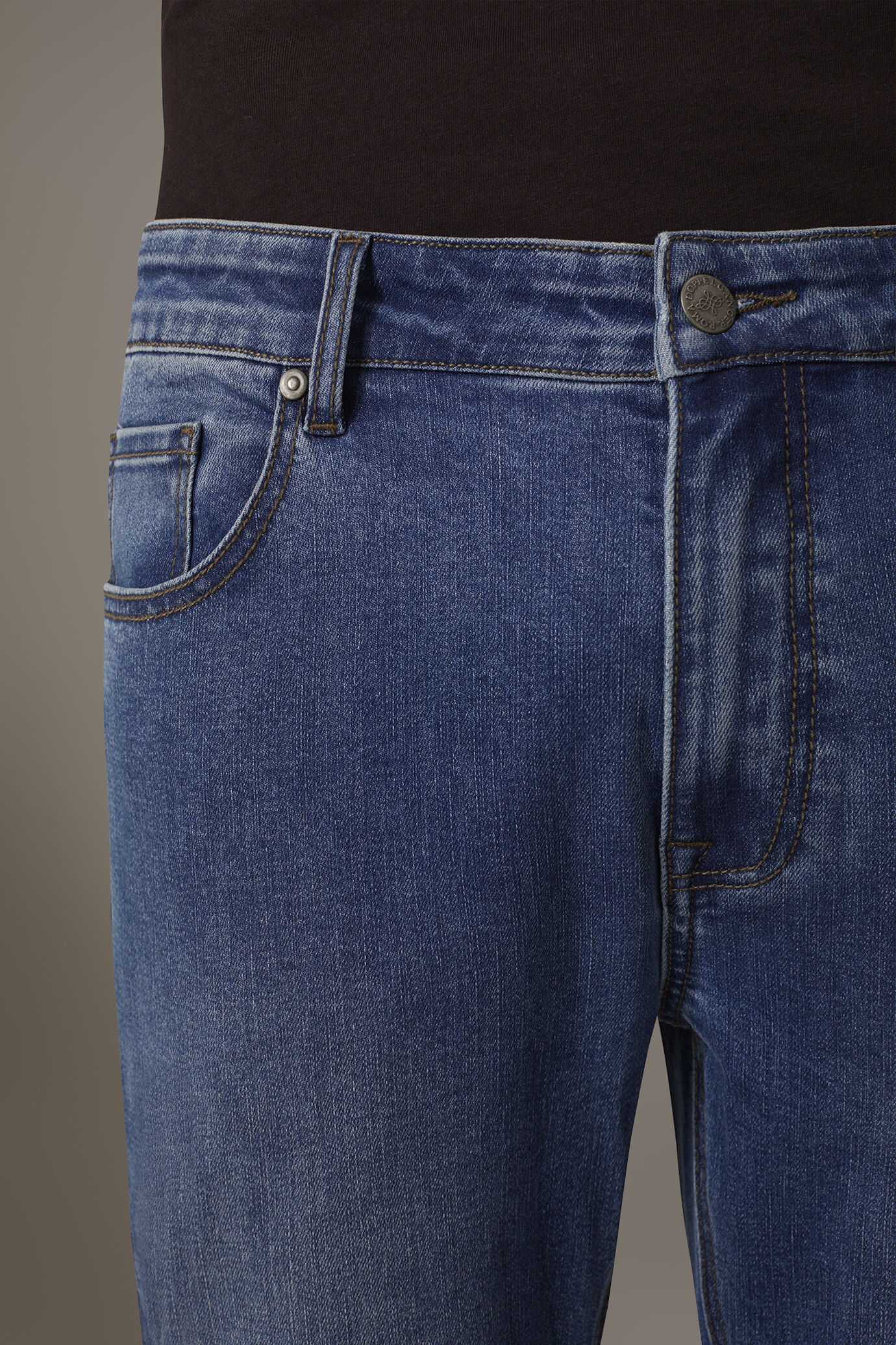 Jeans 5 pockets regular fit denim fabric image number 4