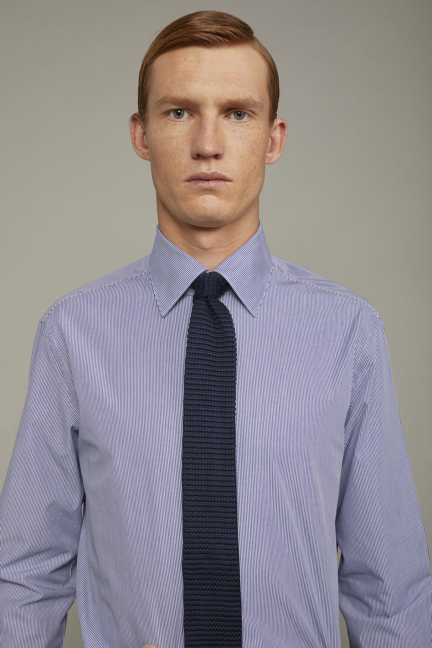 Chemise homme à col classique en tissu teint en fil 100 % coton à rayures coupe régulière image number 3