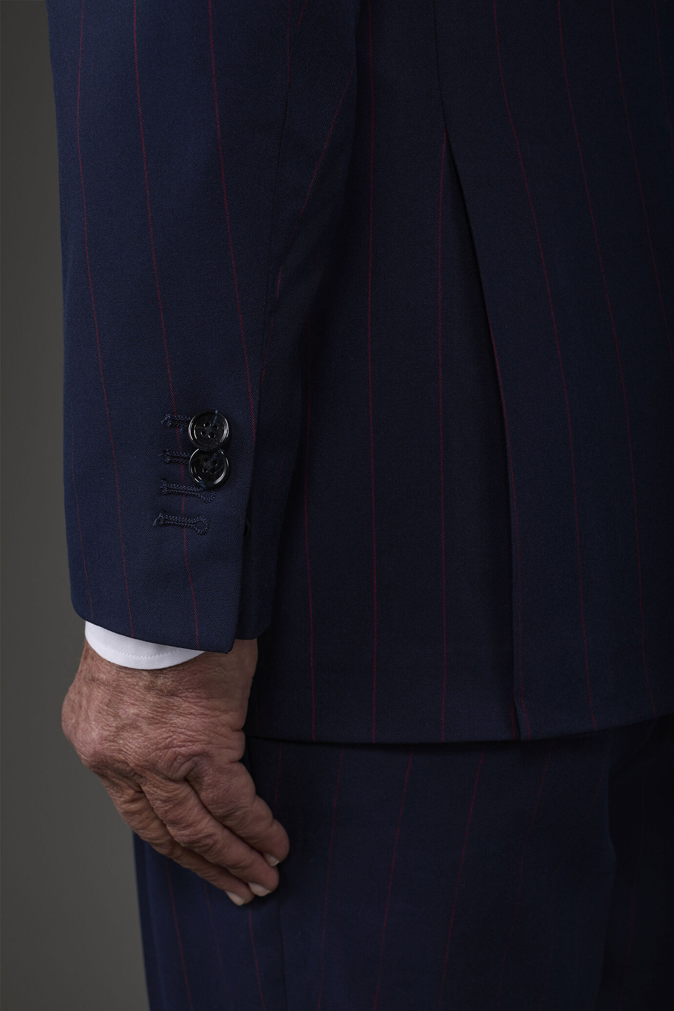Single-breasted men's suit with single-pleat trousers and side buckles, in a pinstripe fabric image number 3