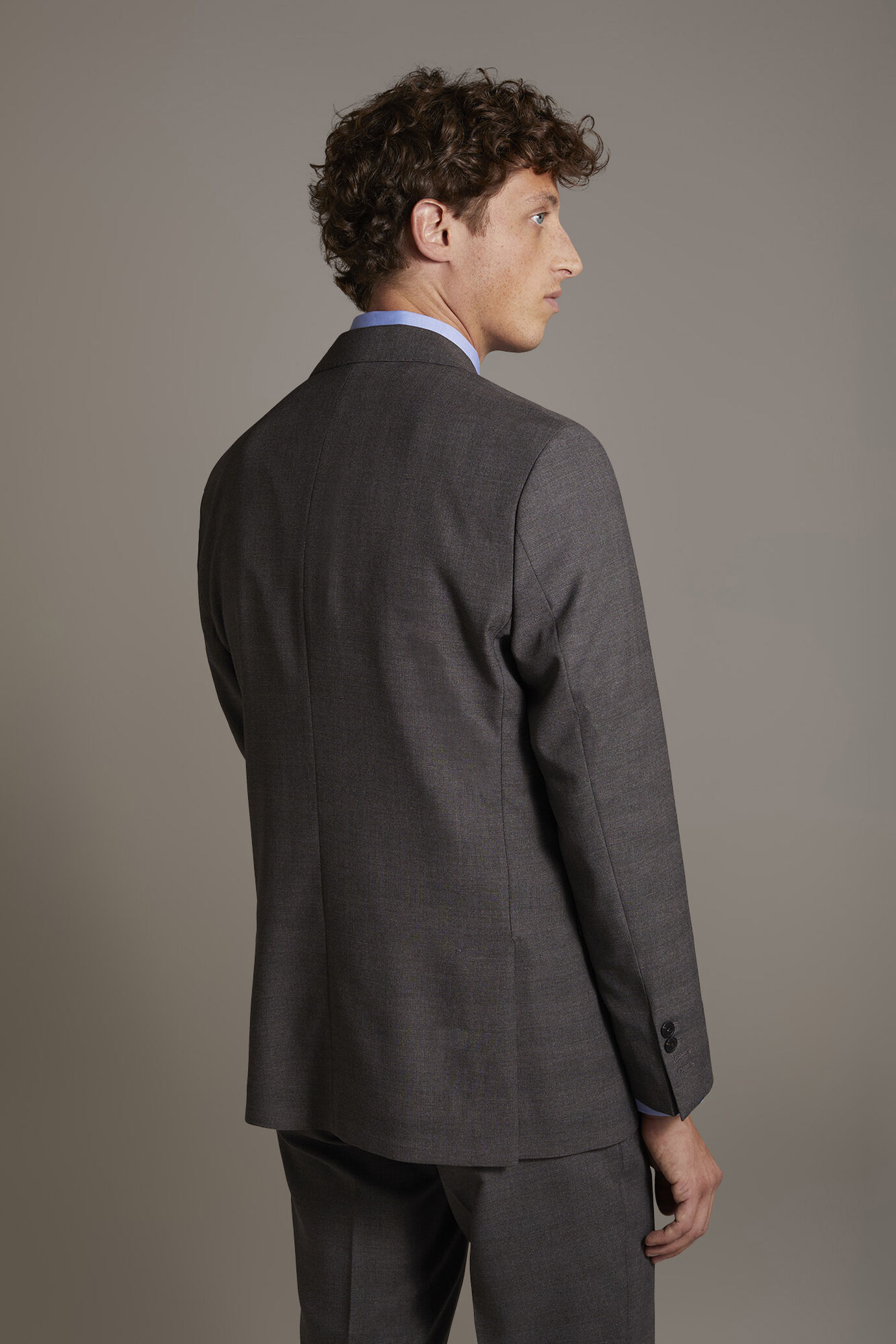 Abito monopetto con pantalone senza pinces tessuto principe di galles image number 4