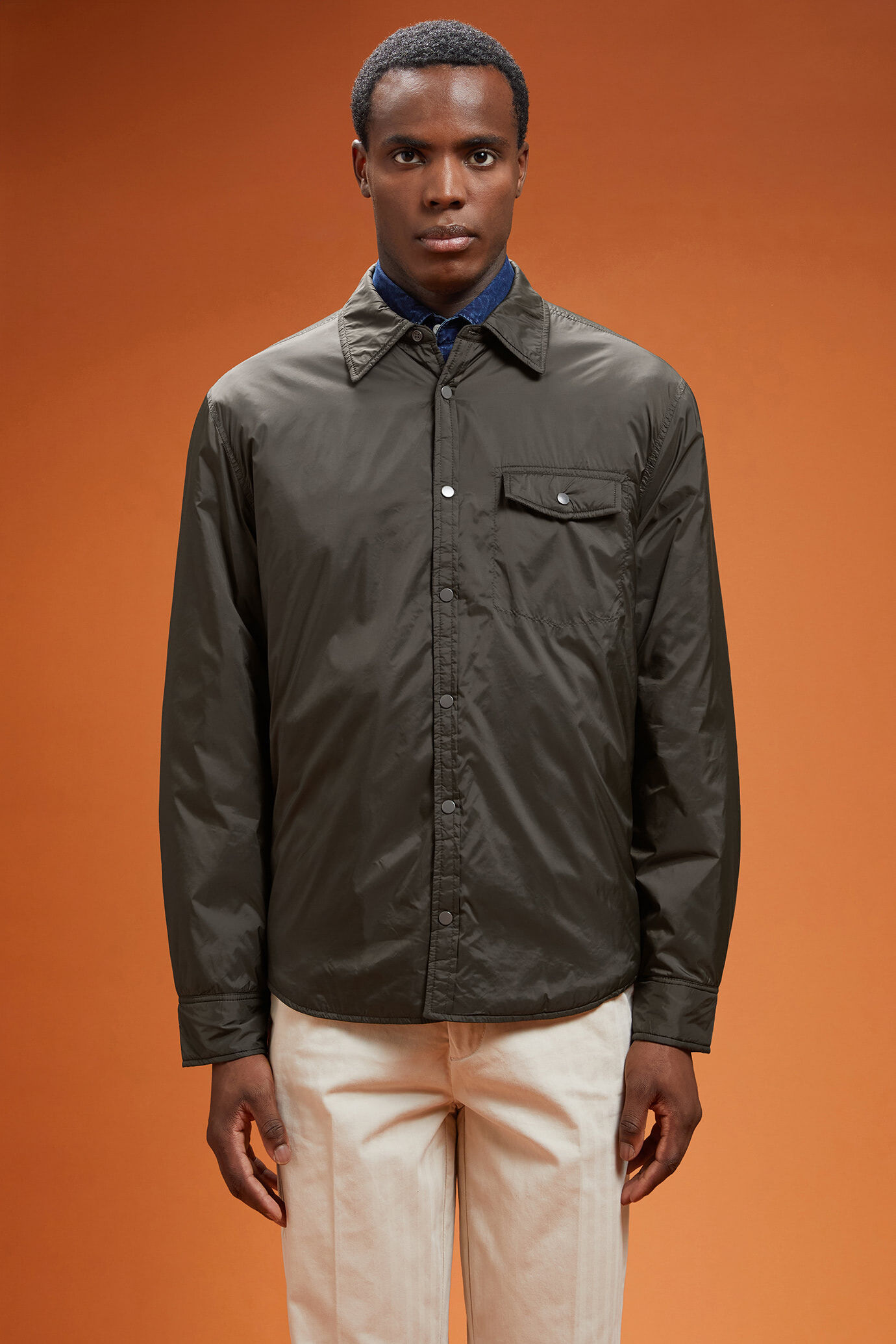 Leicht gefütterte technische Herrenjacke aus Nylon in bequemer Passform image number 0