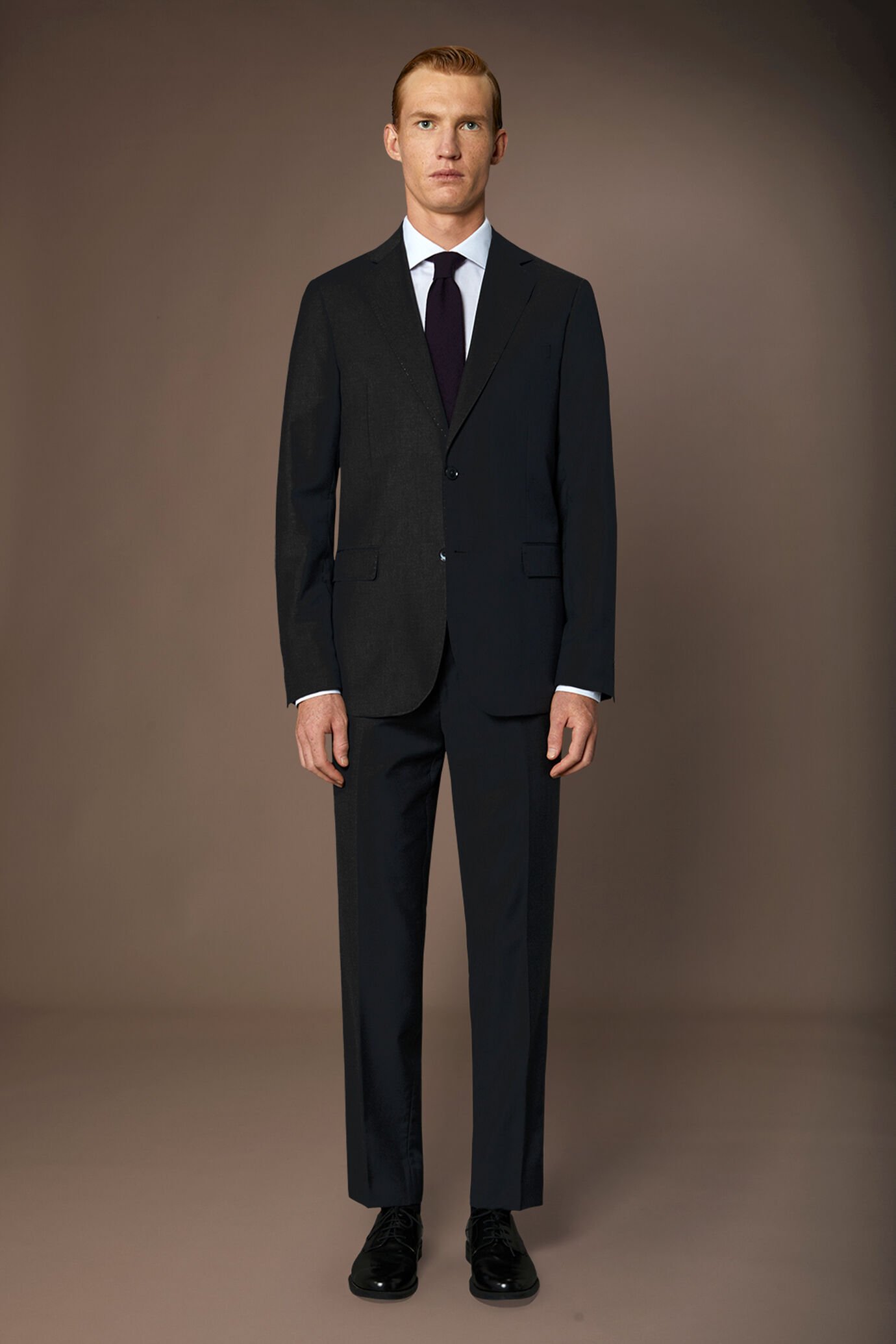 Costume homme à simple boutonnage en polylaine, coupe classique image number 0