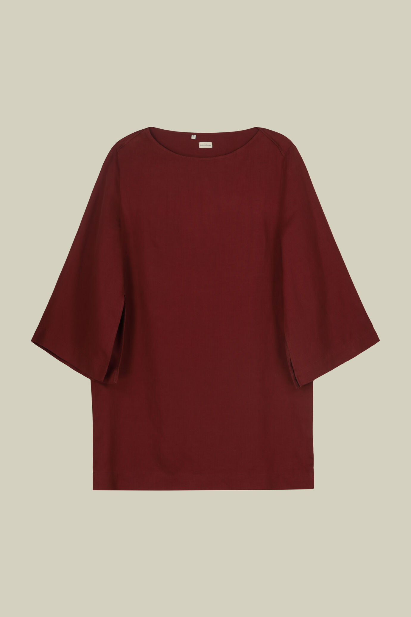 Robe courte pour femme, modèle en trapèze avec manches trois-quarts et fentes