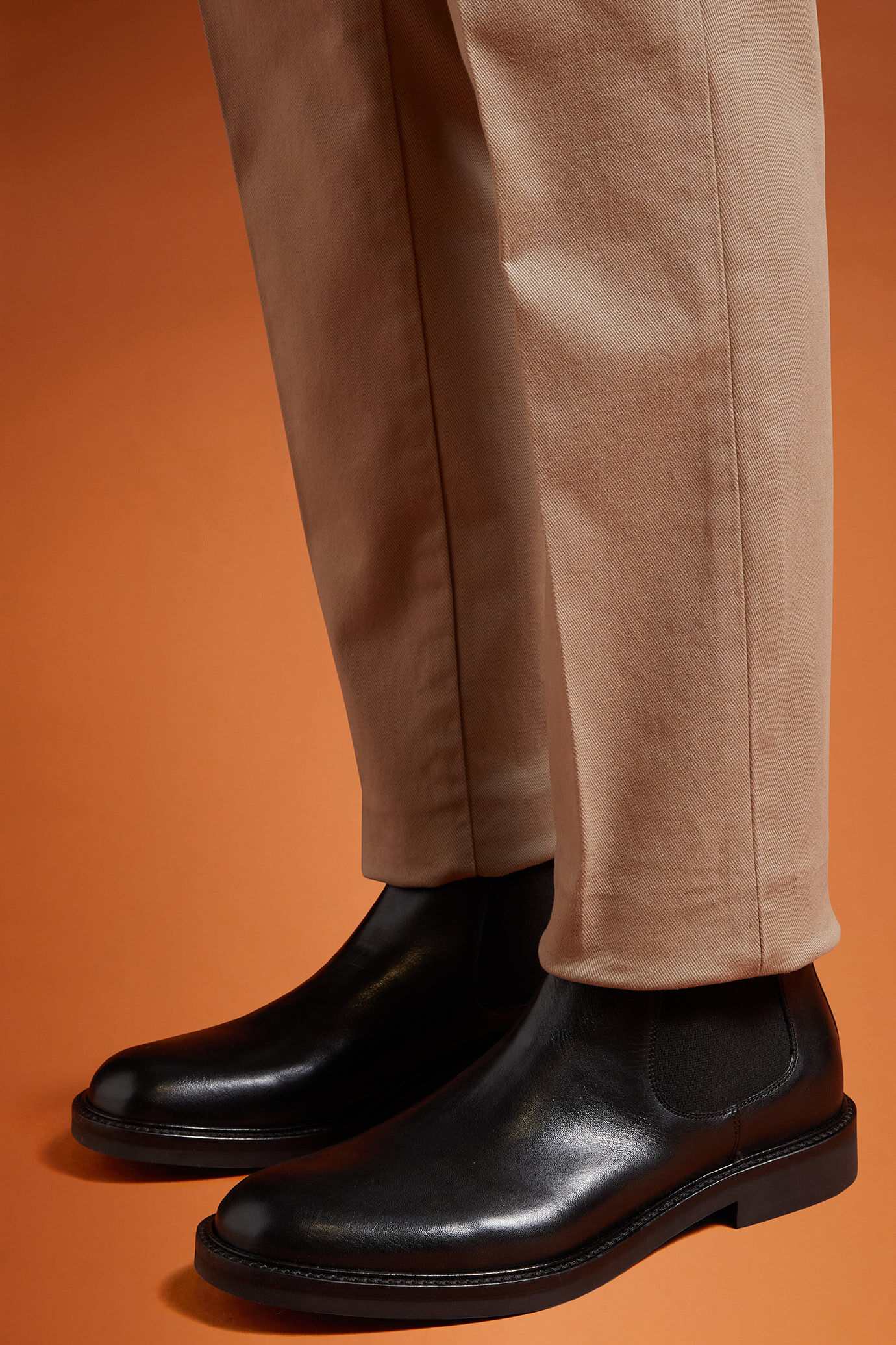 Men's Chelsea boots in 100% genuine leather with rubber soles image number 4