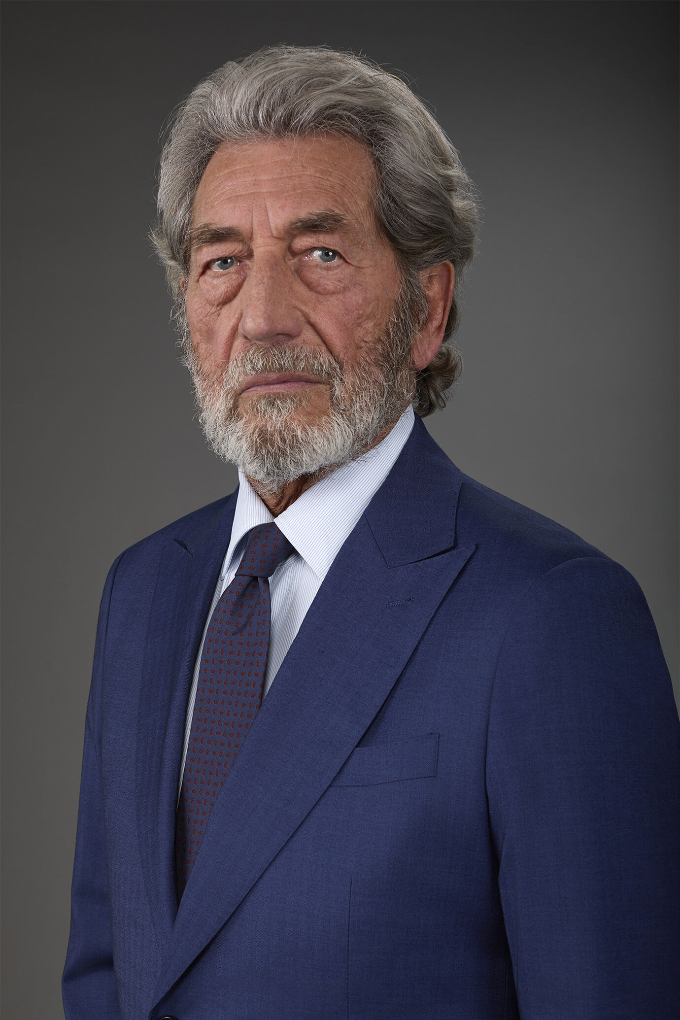 Single-breasted men's suit with single-pleat trousers in iridescent effect herringbone design fabric image number 2