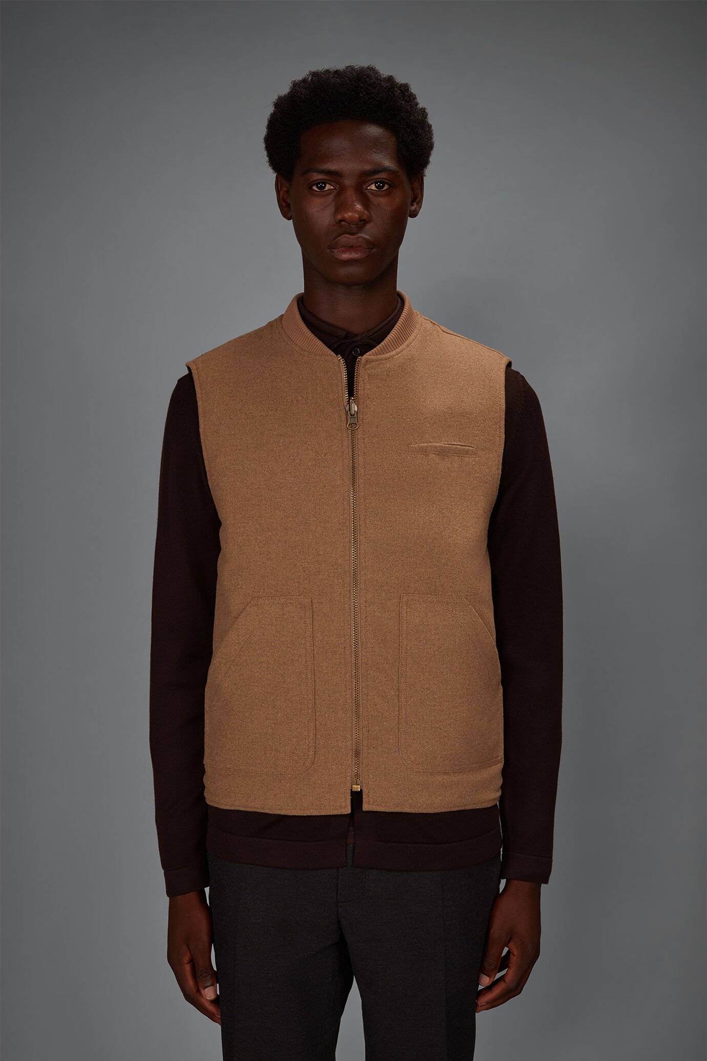 Veste sans manches double face pour homme en laine bouillie et nylon l&eacute;g&egrave;rement rembourr&eacute;e image number 1