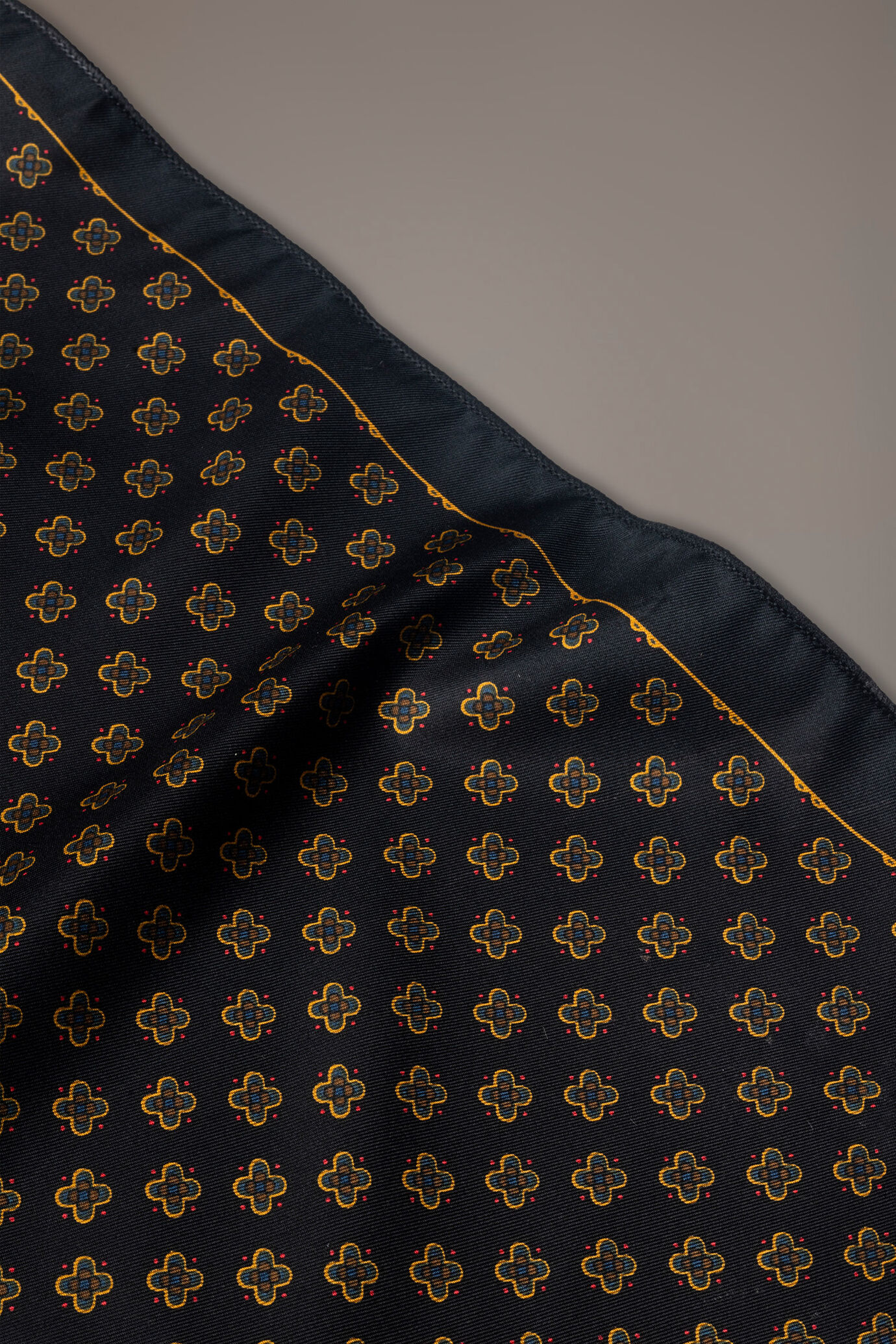 Patterned printed twill Pochette image number 1