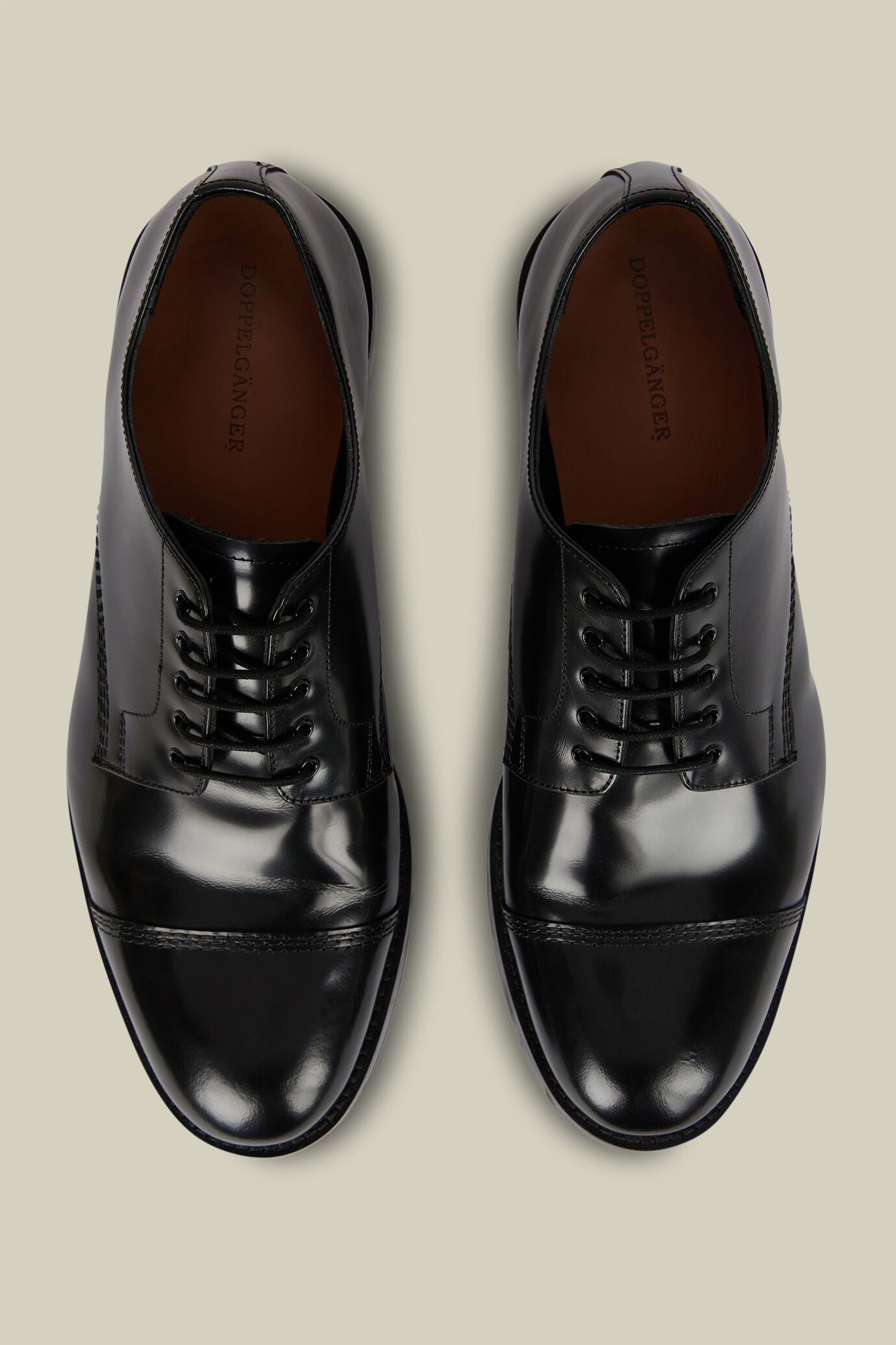 Scarpa derby uomo 100% in vera pelle con fondo in gomma