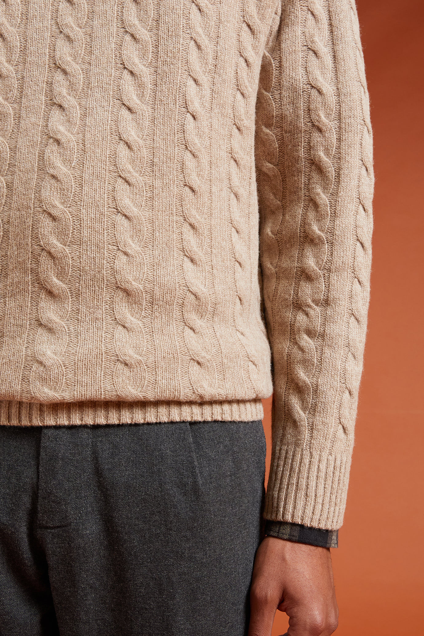 Pull homme à col rond en laine d'agneau, coupe classique image number 3