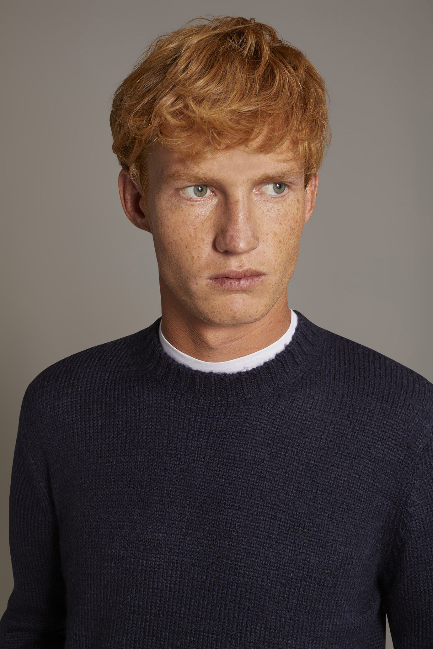 Round neck wool blend sweater image number 2