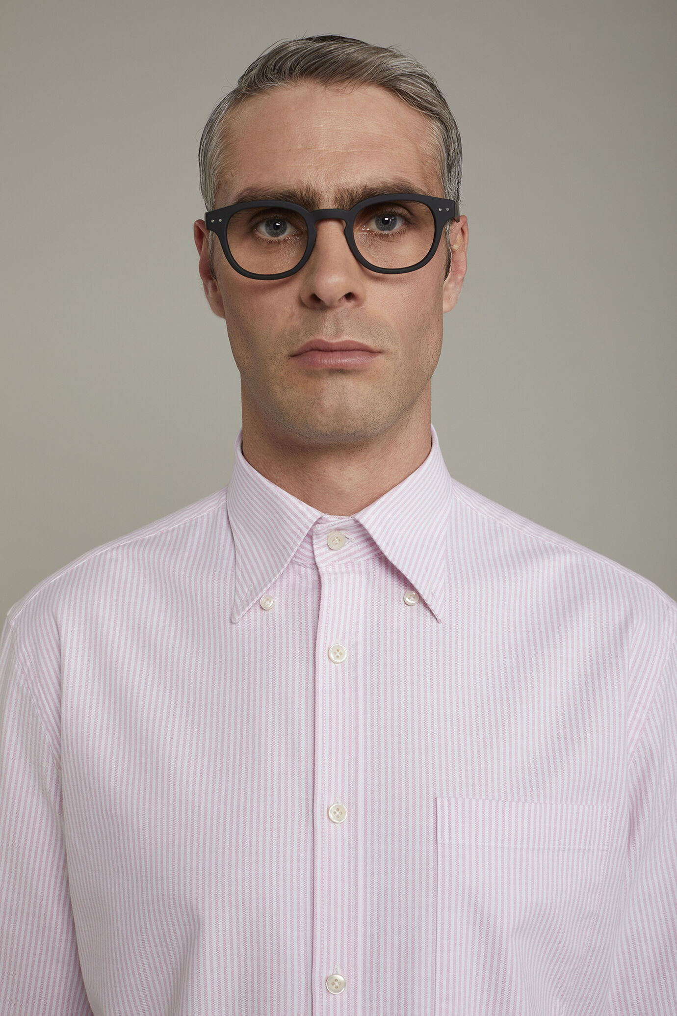 Camicia classica uomo collo button down tessuto Oxford rigato ultra leggero comfort fit image number 3
