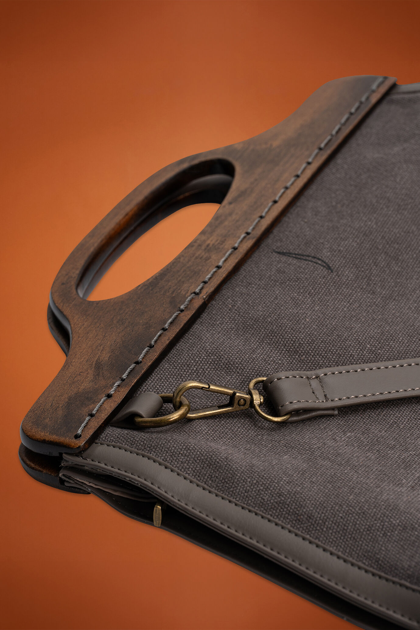 Sac femme en toile avec bandoulière et poignée rigide image number 2