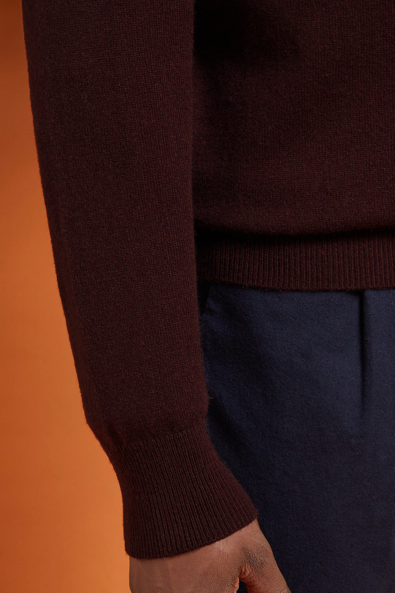 Men's regular fit crew neck jumper in 100% cashmere image number 2