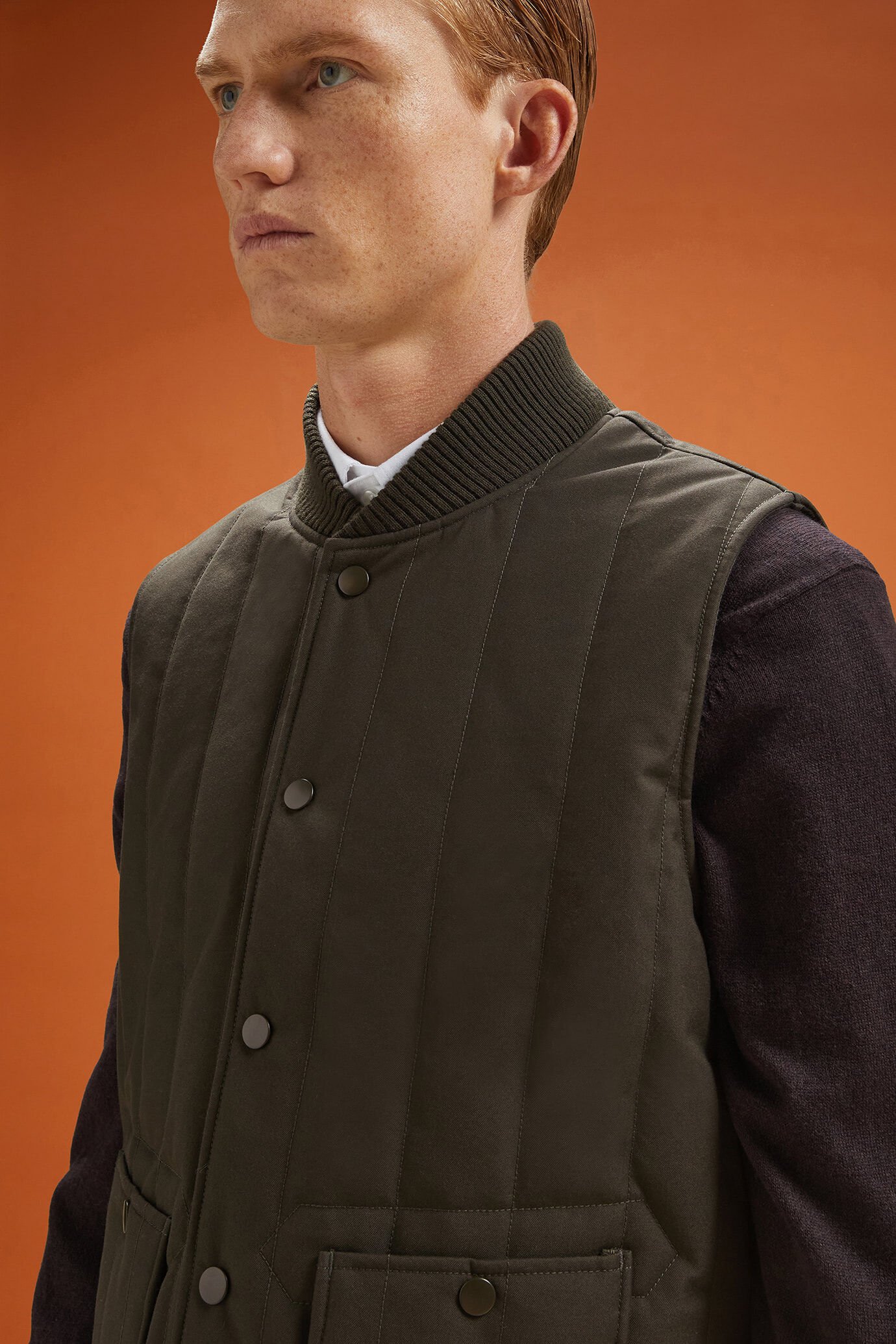 Men's comfort fit padded gilet with jersey lining image number 3