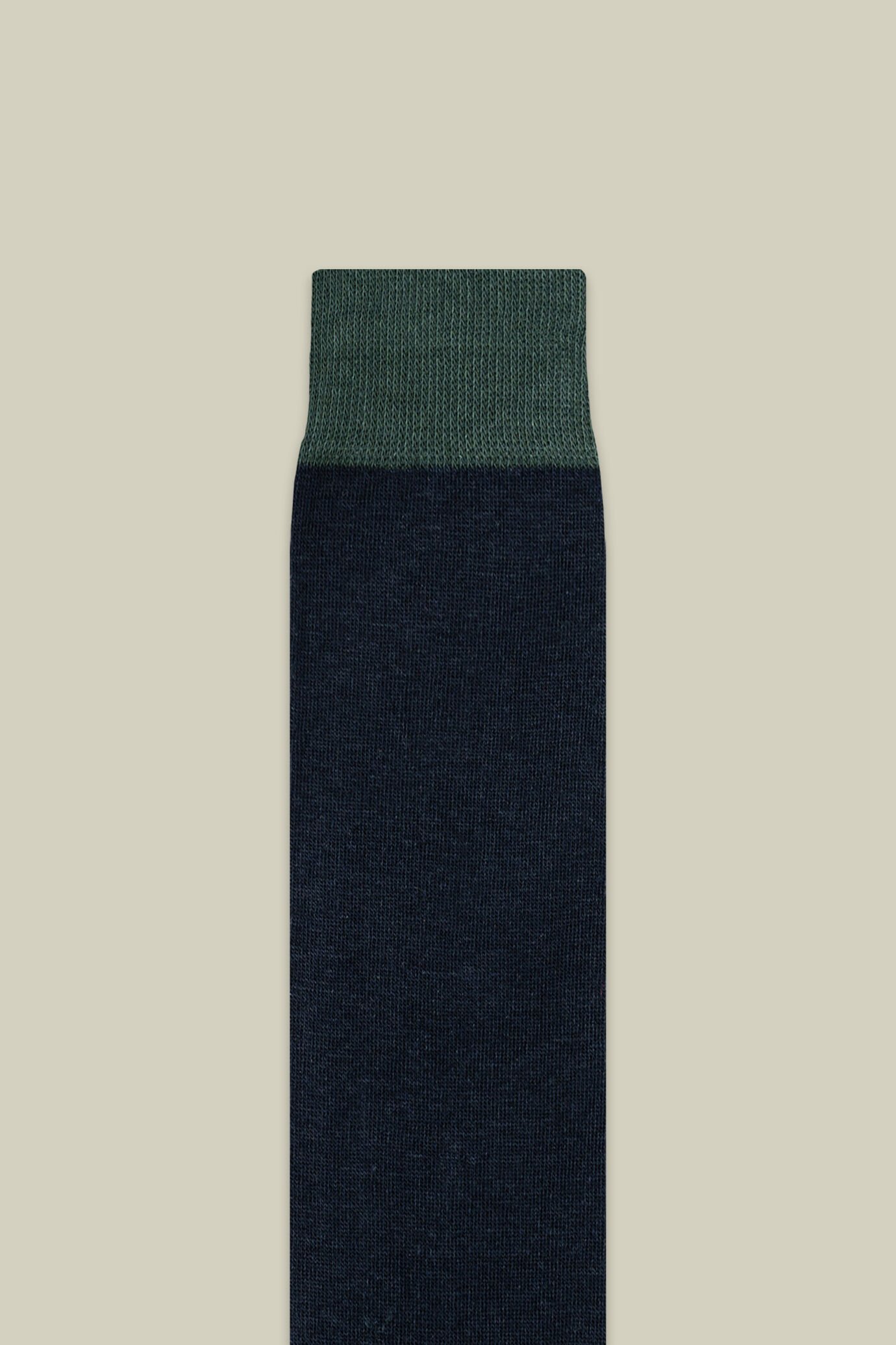 Two-tone men's plain knit socks image number 2