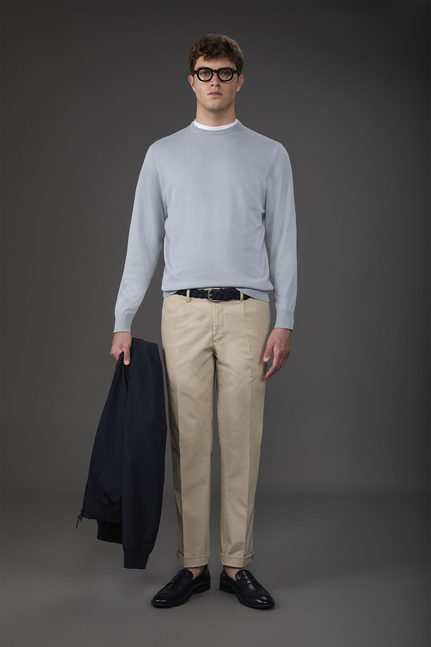 Men's trousers in light cotton with two small pleats and concealed button image number 0