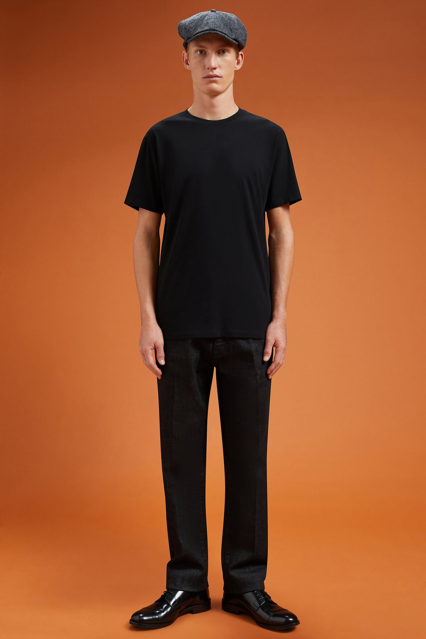 Men's 100% cotton crew neck T-shirt with short sleeves in a regular fit image number 2