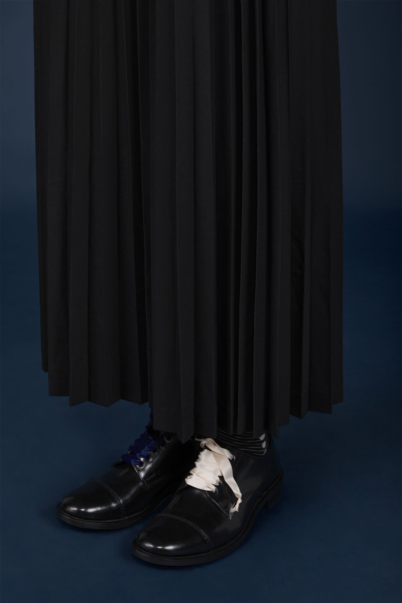 Pleated single-colour lonquette skirt image number 4