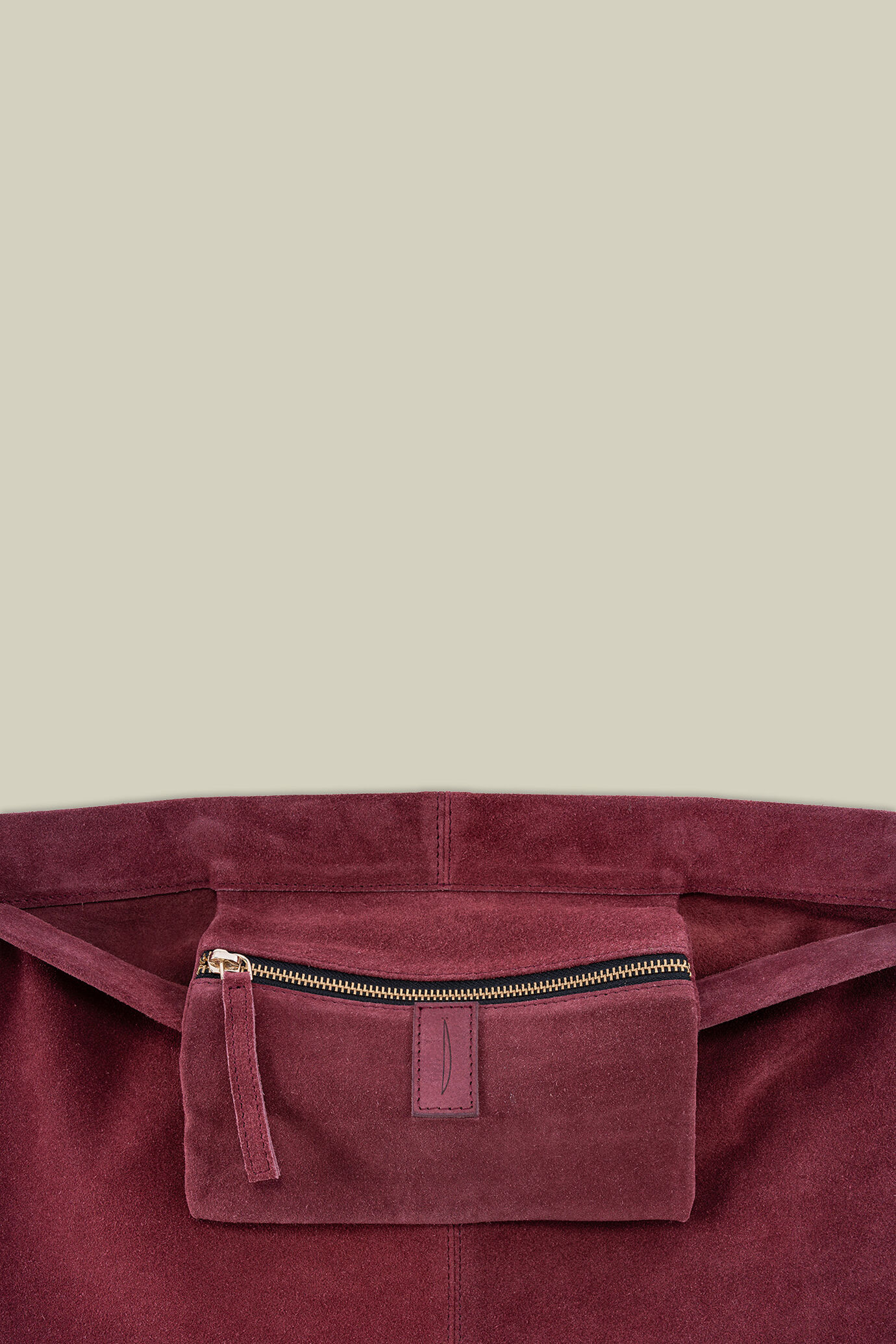 Pochette pour homme en cuir véritable effet daim image number 3