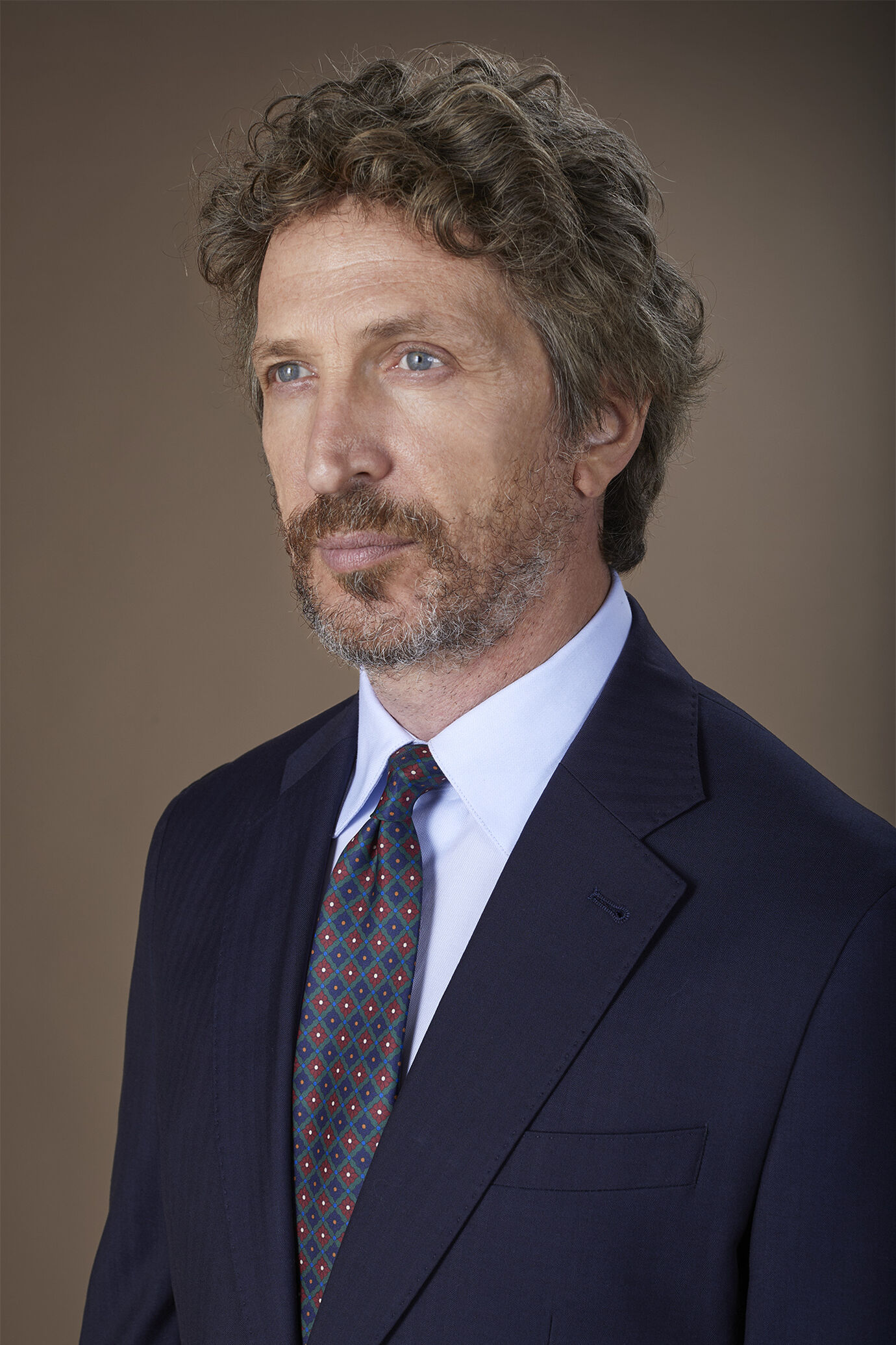 Men's single-breasted suit in herringbone fabric image number 2