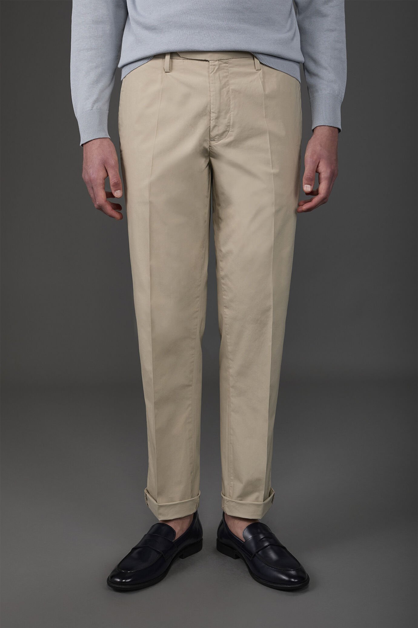 Men's trousers with two small pleats and concealed button image number 1