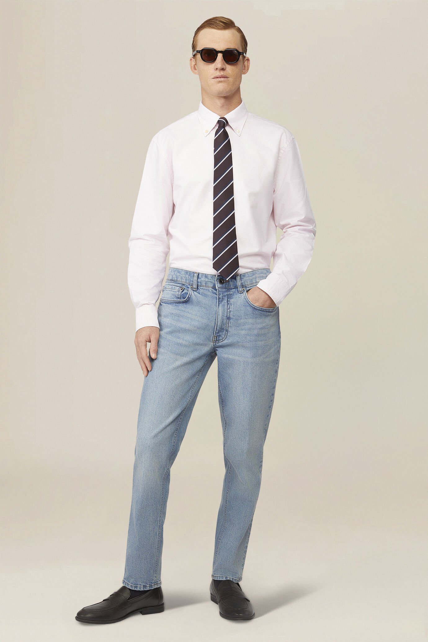 Herrenhemd aus 100 % Baumwolle Oxford, einfarbig, mit Button-Down-Kragen image number 1