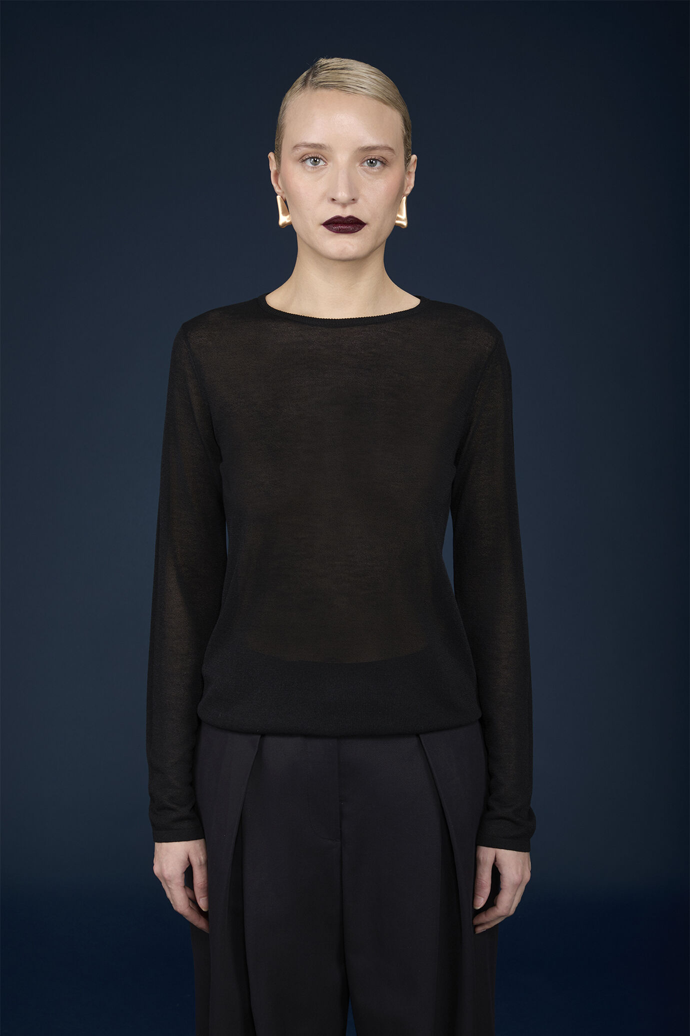 Pull femme, modèle légèrement transparent à manches longues et col rond image number 1