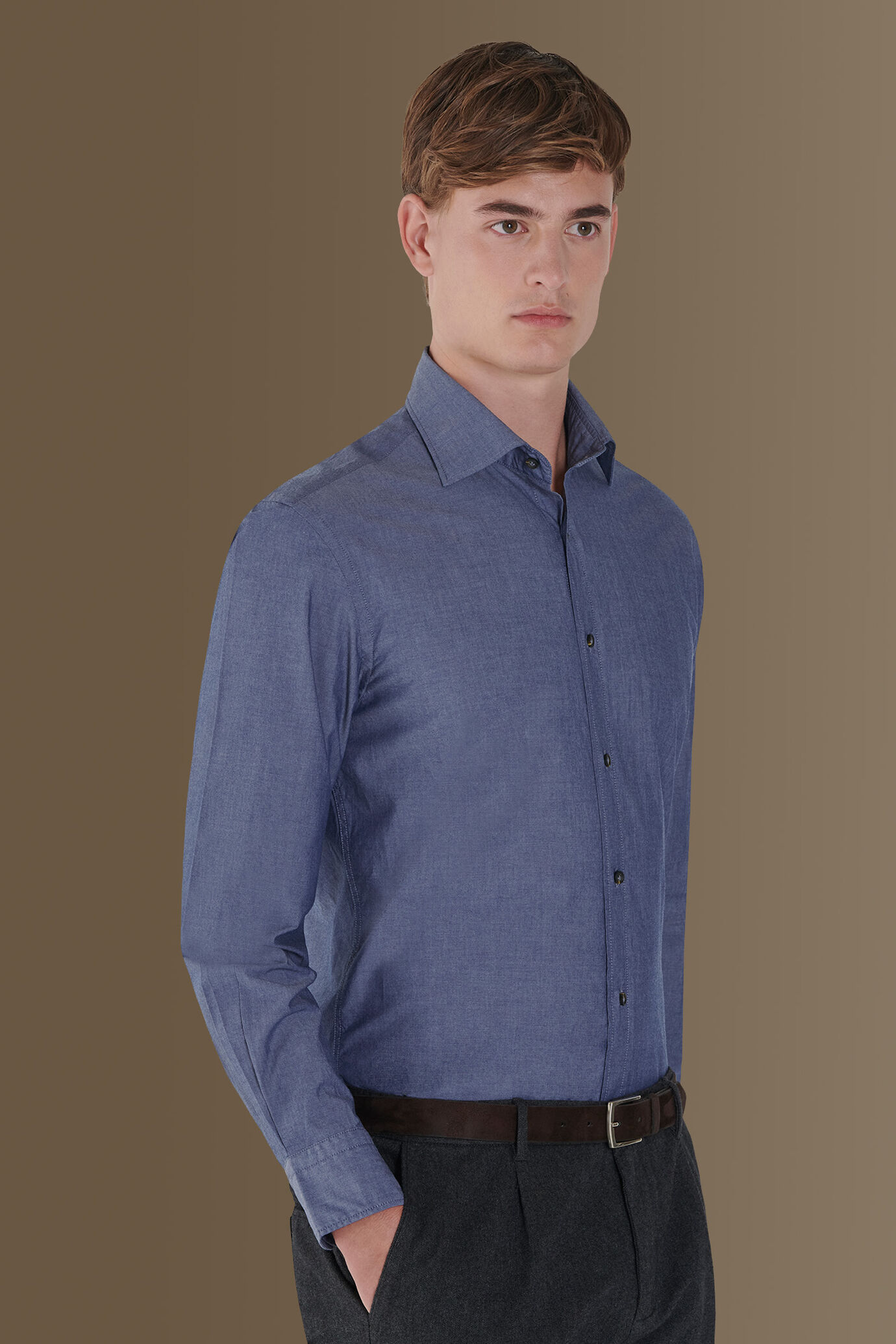 Camicia casual collo francese tessuto chambray uomo image number 2