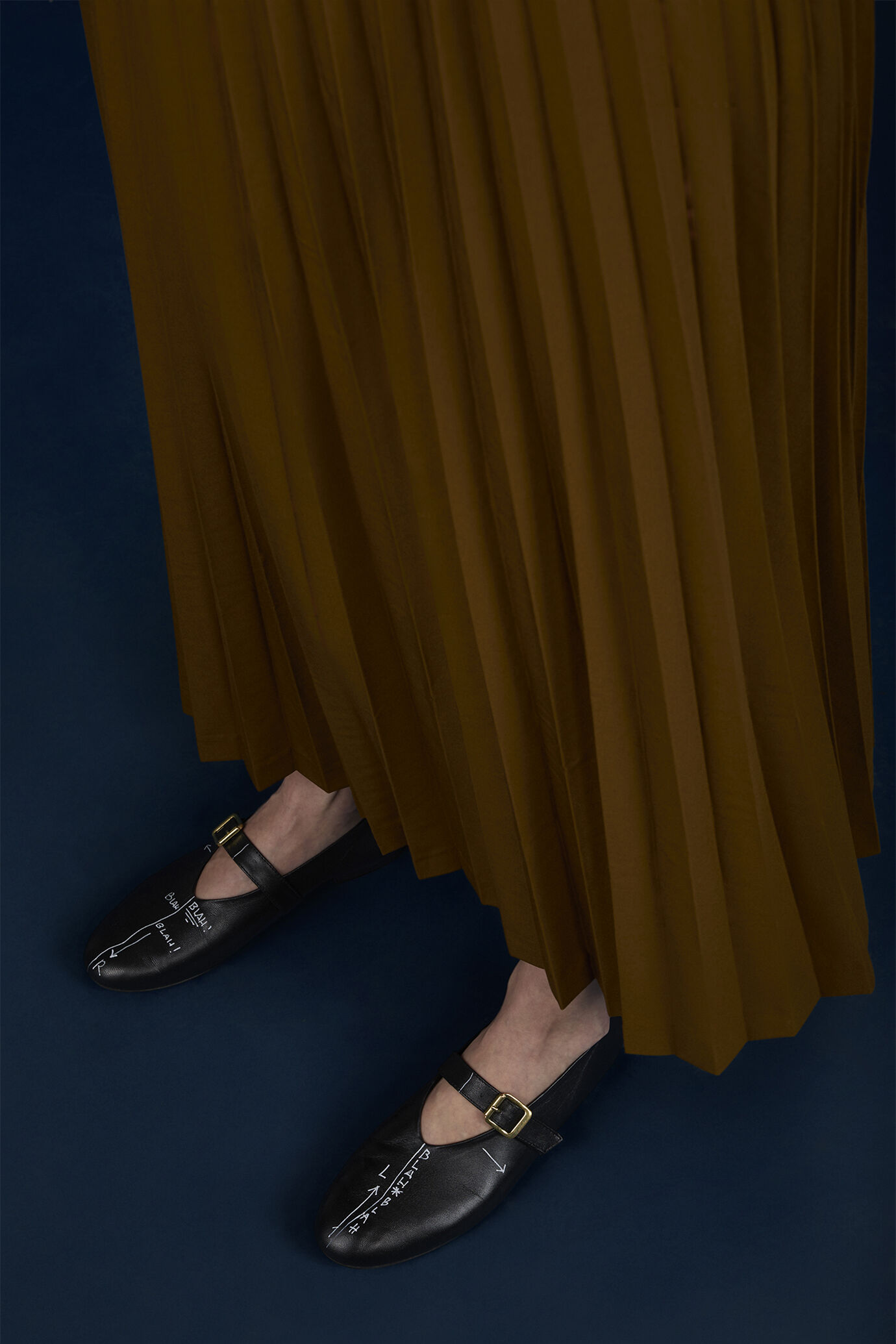 Pleated single-colour lonquette skirt image number 3