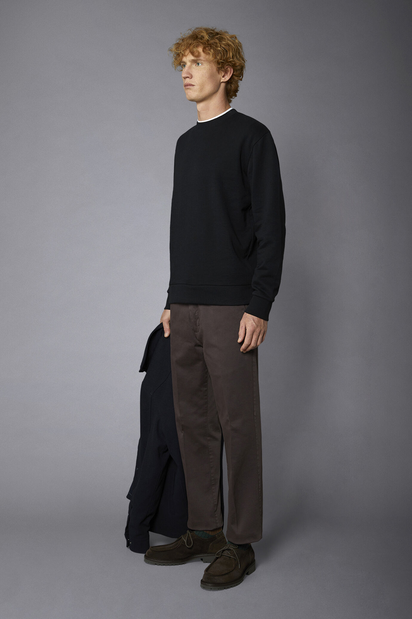 Men's classic chino pants regular fit twill construction image number 1