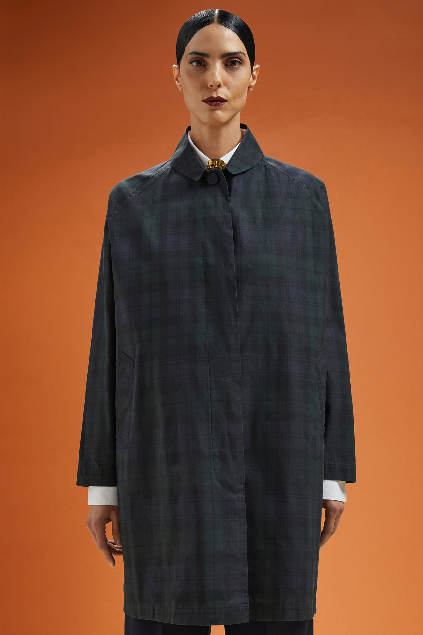 Spolverino donna in cotone spalmato a quadri regular fit image number 0